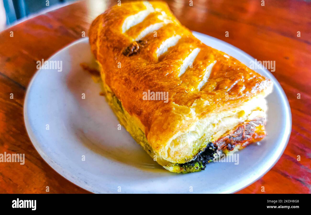 Plats mexicains typiques Tortas Tacos Empanadas et tamales à El Cafecito à Zicatela Puerto Escondido Oaxaca Mexique. Banque D'Images