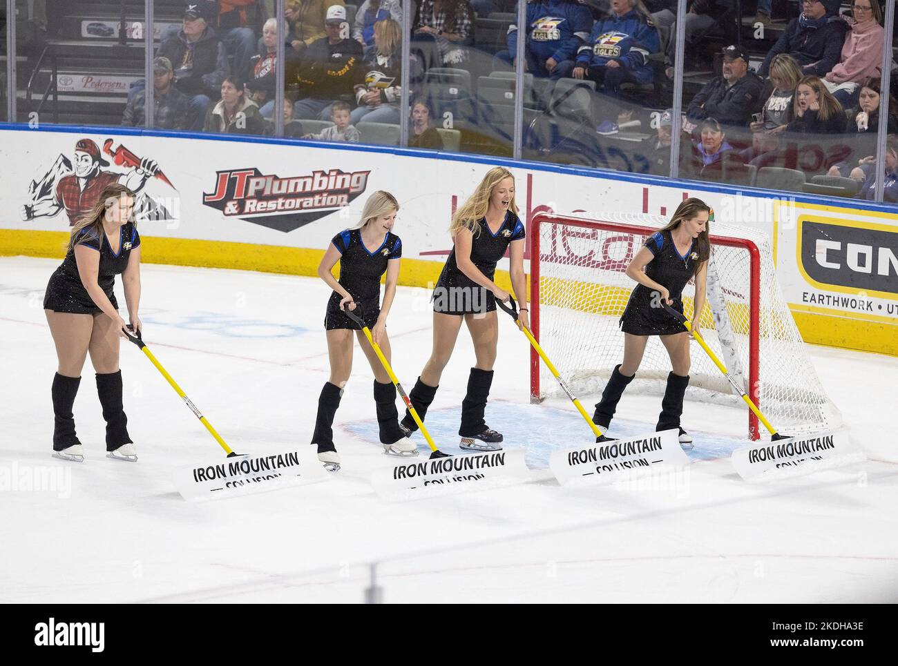 Loveland, Colorado, États-Unis. 5th novembre 2022. Les Colorado Eagles Egal prennent la glace pendant la 1st. Période au BEC le samedi soir. Les aigles détruisent le règne 7-3. (Image de crédit : © Hector Acevedo/ZUMA Press Wire) Banque D'Images