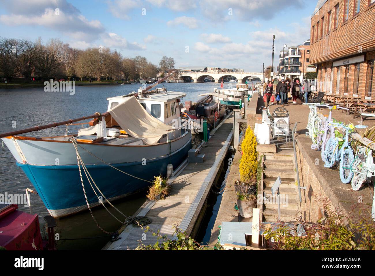 Eagle Brewery Wharf, Queens Promenade and River frontage, Kingston on Thames, Surrey, Angleterre Banque D'Images