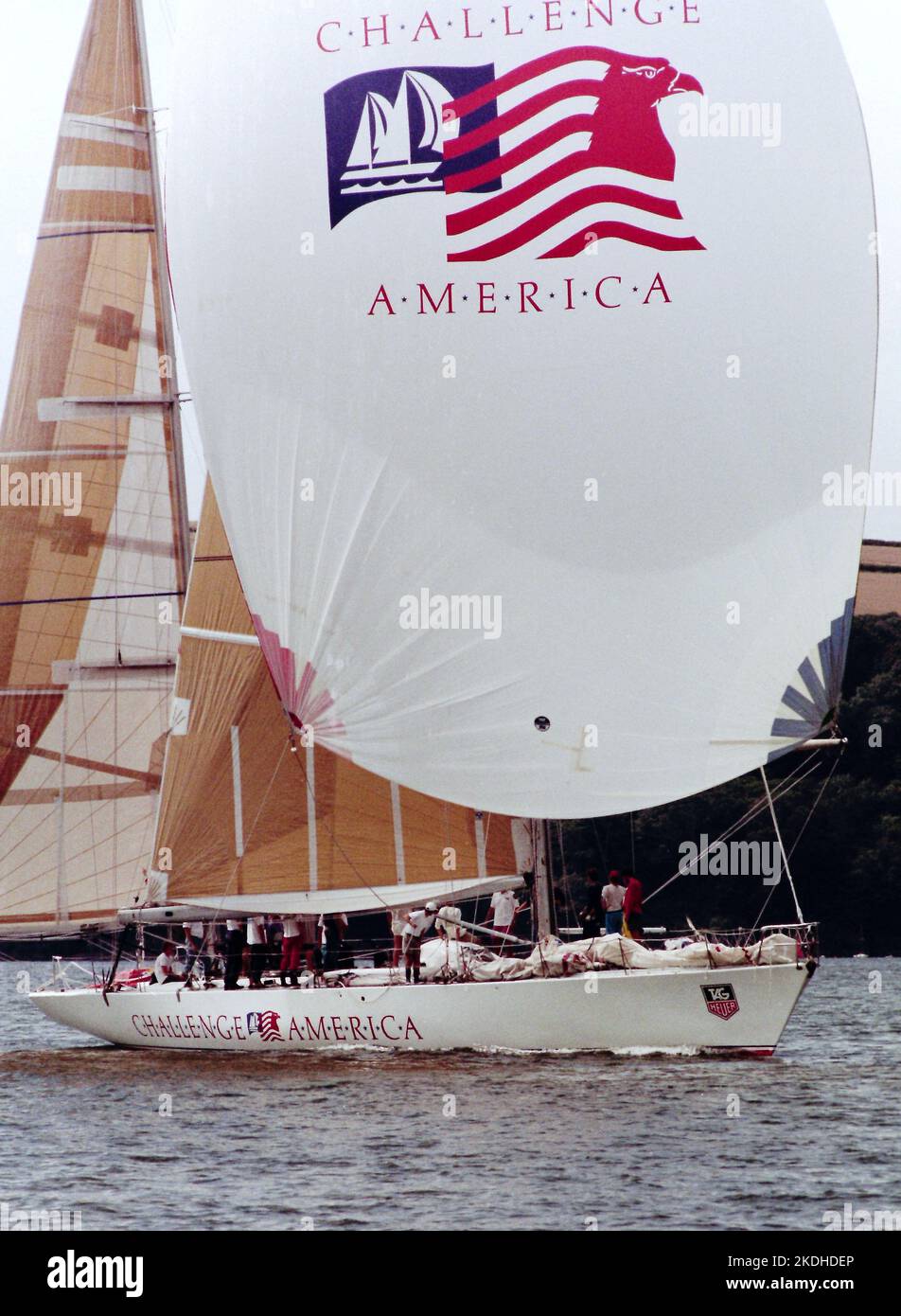 AJAXNETPHOTO. AOÛT 1991. PLYMOUTH, ANGLETERRE. - MAXI YACHT NEARS FINITION. - CHALLENGE AMERICA (USA) APPROCHE DE LA FIN DE LA COURSE FASTNET DE 605 MILES. PHOTO:JONATHAN EASTLAND/AJAX REF:1331081_343 Banque D'Images