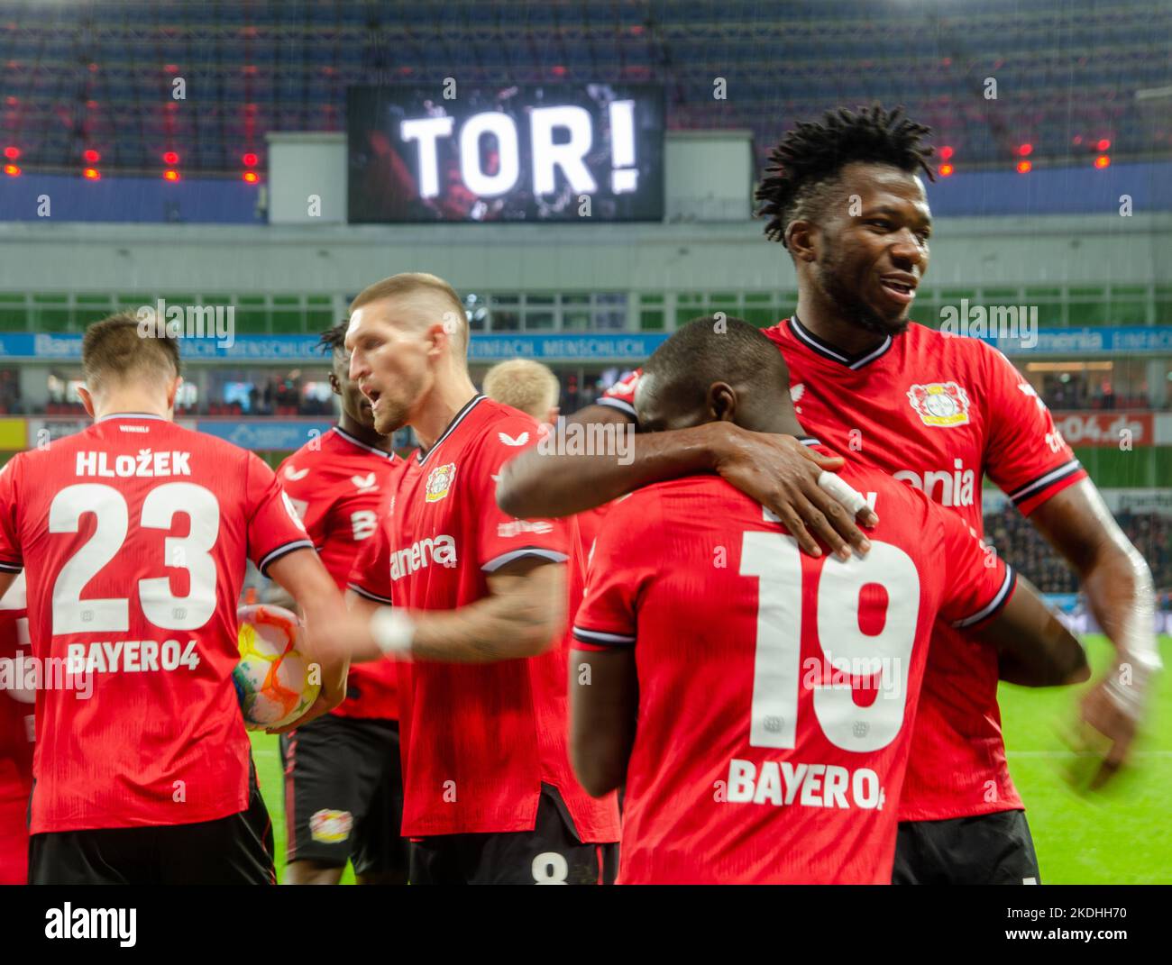 Leverkusen, Rhénanie-du-Nord-Westphalie, Allemagne. 6th novembre 2022. Les joueurs de Bayer Leverkusen, dont ADAM HLOZEK (23), ROBERT ANDRICH (8) et EDMOND FAYCIAL TAPSOBA (12, à l'extrême droite) célèbrent le but de MOUSSA DIABY (19, au centre à droite) lors du match Bayer Leverkusen contre Union Berlin Bundesliga à la BayArena de Leverkusen, en Allemagne, sur 6 novembre 2022. (Image de crédit : © Kai Dambach/ZUMA Press Wire) Banque D'Images