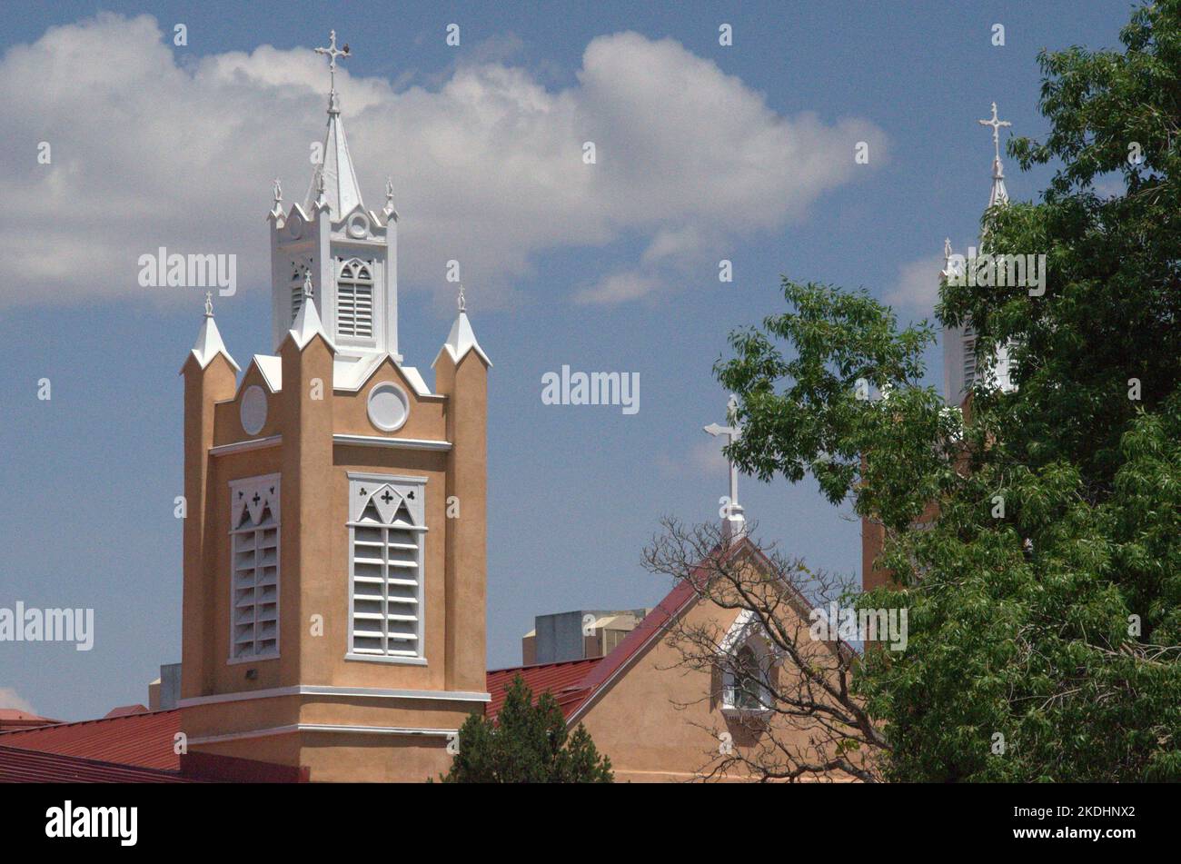 Église San Felipe de Neri dans la place de la vieille ville à Albuquerque, Nouveau-Mexique Banque D'Images