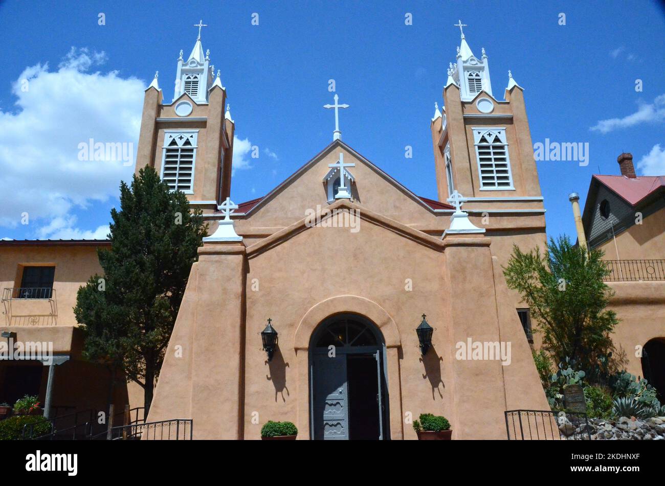 Église San Felipe de Neri dans la place de la vieille ville à Albuquerque, Nouveau-Mexique Banque D'Images