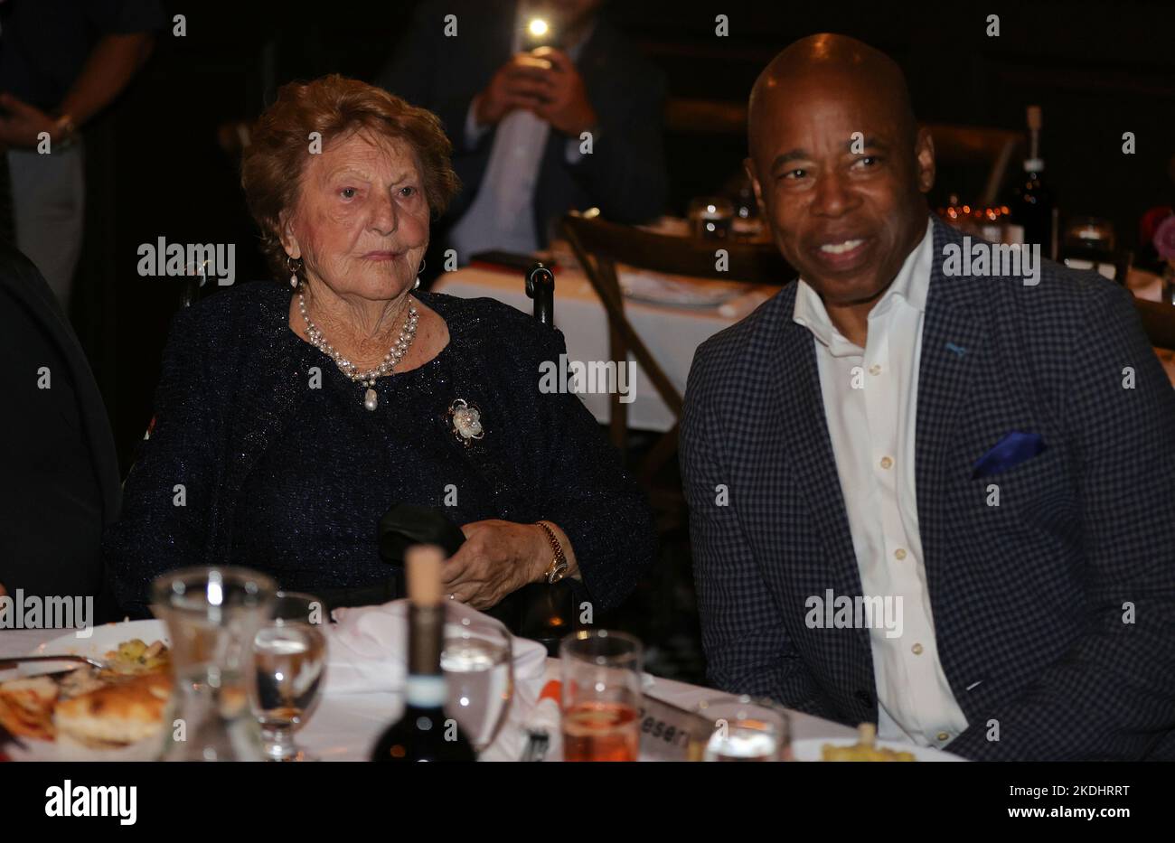 Sacs place, Astoria, Queens, New York, Etats-Unis, 06 novembre 2022 - le maire Adams fait des remarques lors de la célébration 99th de Giuseppa (Josephina) Vendome, un héros de 9/11, et présente une proclamation aujourd'hui au siège de l'ONU à New York. Photo: Crédit PHOTO Luiz Rampelotto/EuropaNewswire OBLIGATOIRE. Banque D'Images