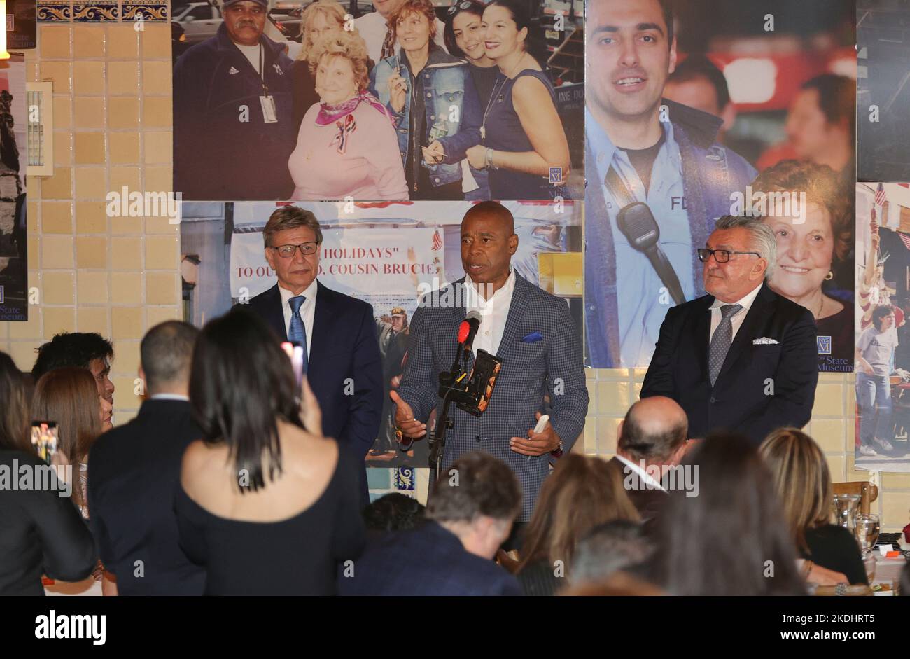 Sacs place, Astoria, Queens, New York, Etats-Unis, 06 novembre 2022 - le maire Adams fait des remarques lors de la célébration 99th de Giuseppa (Josephina) Vendome, un héros de 9/11, et présente une proclamation aujourd'hui au siège de l'ONU à New York. Photo: Crédit PHOTO Luiz Rampelotto/EuropaNewswire OBLIGATOIRE. Banque D'Images