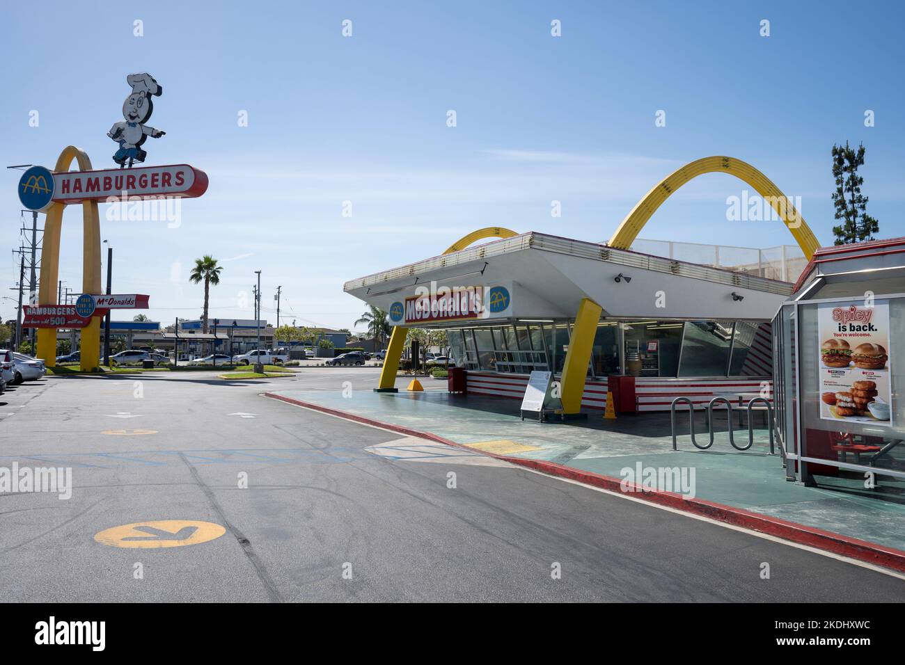 Vue extérieure du plus ancien McDonald's restant à Downey, Californie, à l'extérieur de Los Angeles, vue mardi, 10 mai 2022. Banque D'Images