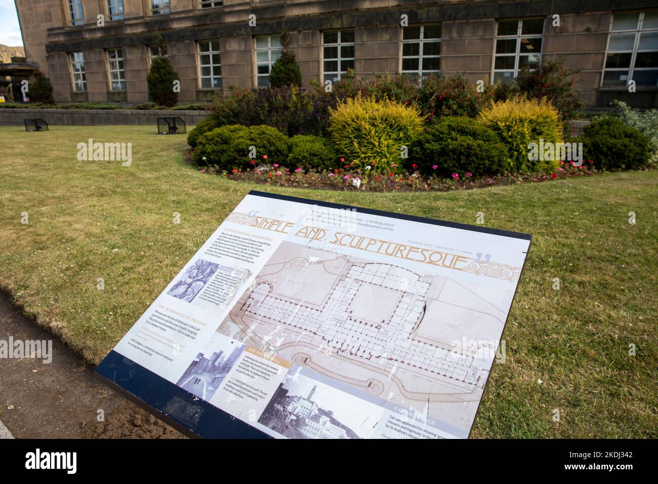 Panneau d'information d'Édimbourg à l'extérieur de St Andrews House, bâtiment du siège du gouvernement en Écosse, Royaume-Uni, été 2022 Banque D'Images