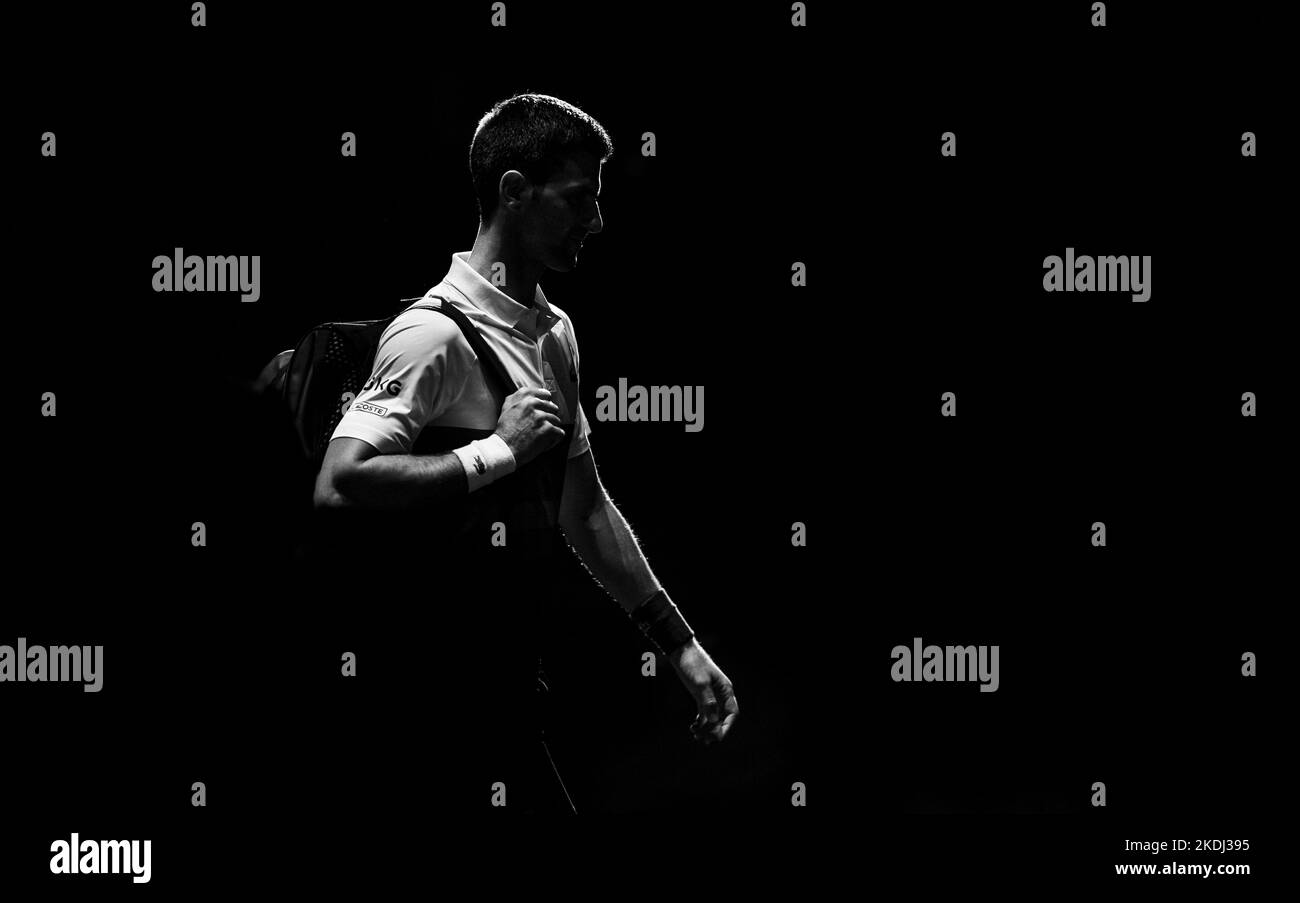 Novak Djokovic de Serbie entre dans l'ombre (ombre, ombre) lors du Rolex Paris Masters, tournoi ATP Masters 1000, sur 6 novembre 2022 à l'aréna Accor à Paris, France. Photo de Victor Joly/ABACAPRESS.COM Banque D'Images