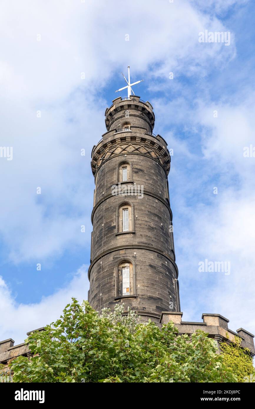 Monument Nelson sur Calton Hill à Édimbourg, construit au 19th siècle pour commémorer la victoire de Nelson à la bataille de Trafalgar, en Écosse, au Royaume-Uni Banque D'Images