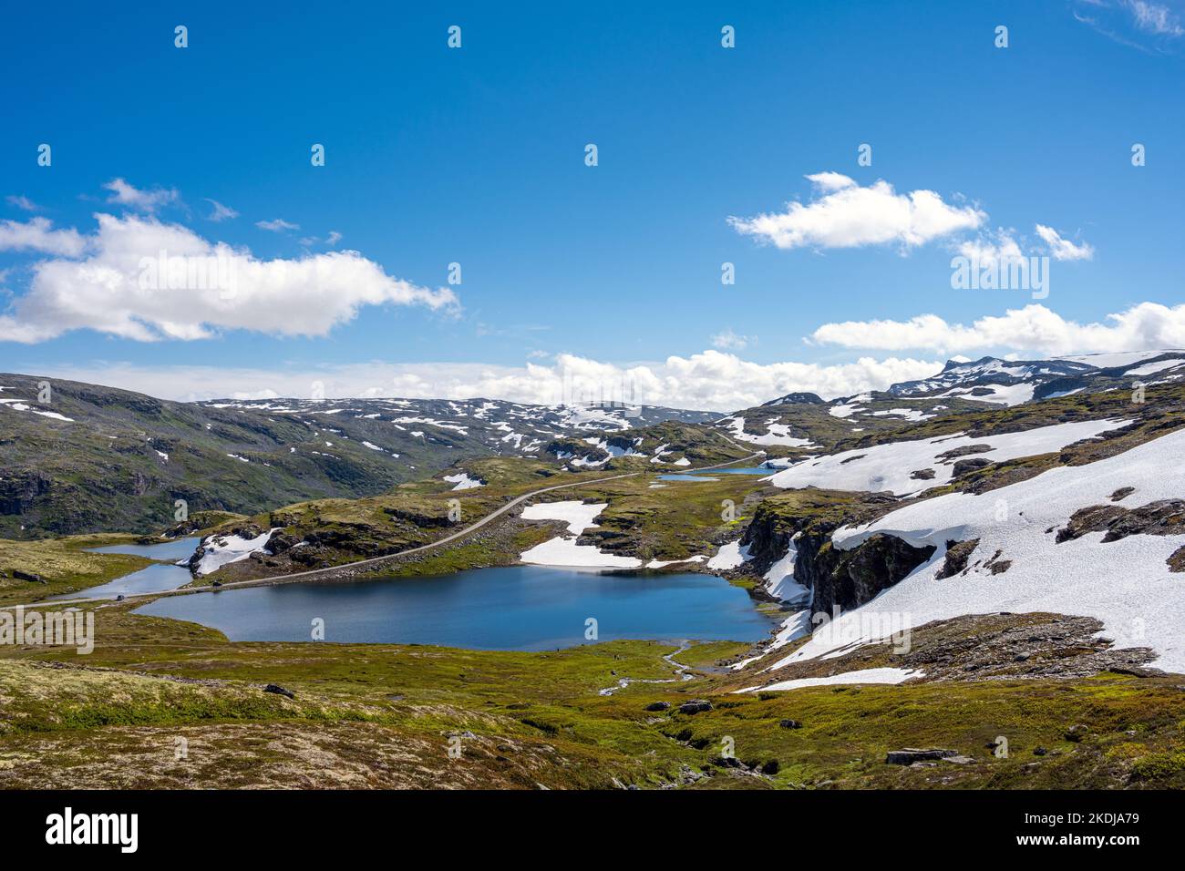 Vue sur la belle Aurlandsfjellet en Norvège par une journée ensoleillée Banque D'Images