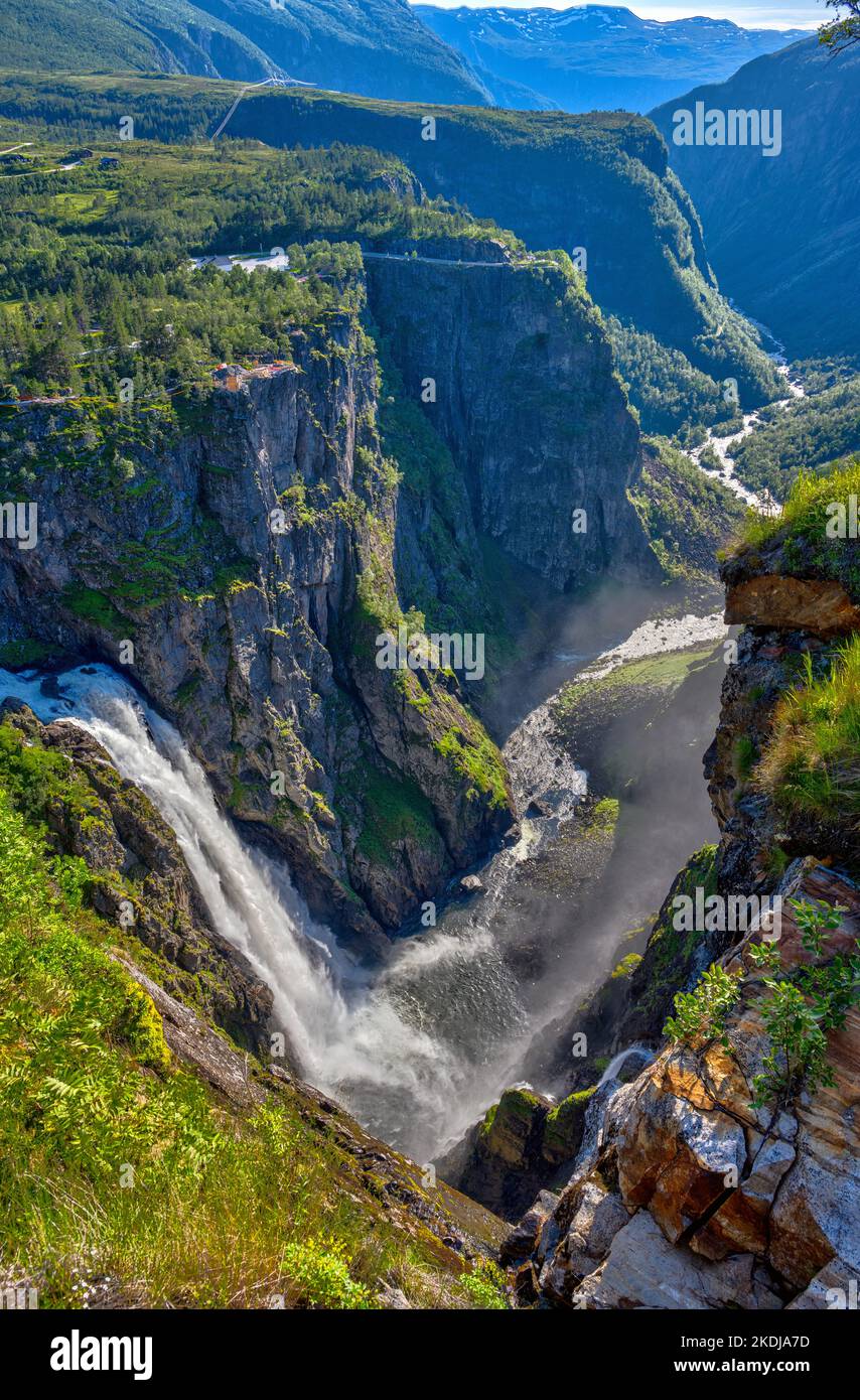 La belle Voringsfossen en Norvège, l'une des plus grandes cascades du pays Banque D'Images