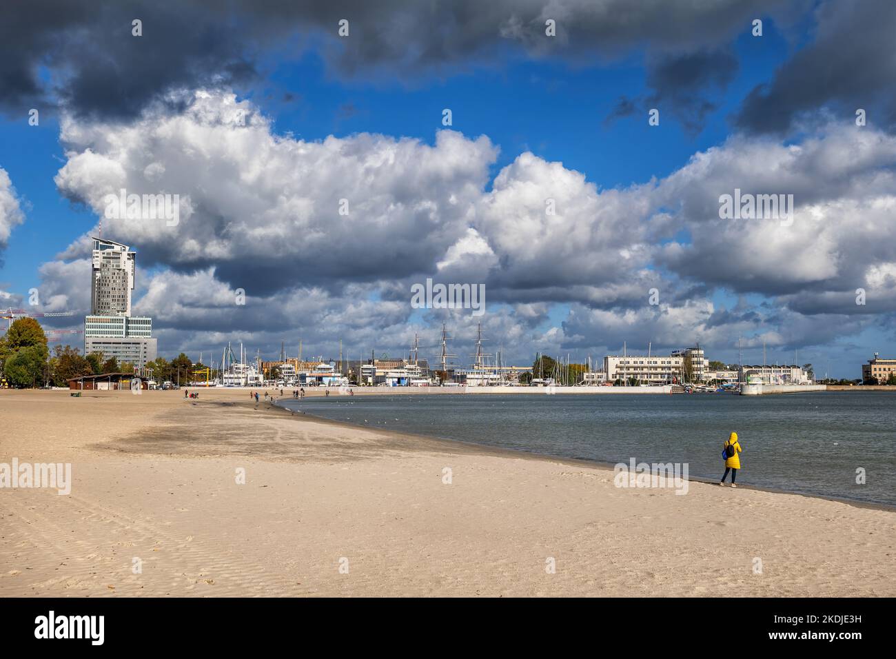 Vue sur la ville et la plage de la mer Baltique à Gdynia, Pologne. Banque D'Images