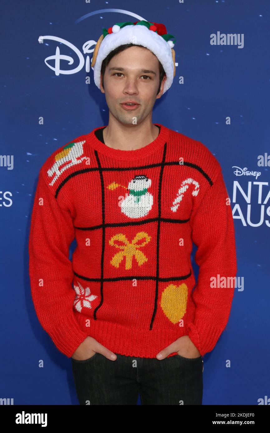 LOS ANGELES - 6 NOVEMBRE : Nathan Kress au Santa clauses première projection à Walt Disney Studios sur 6 novembre 2022 à Burbank, CA Banque D'Images