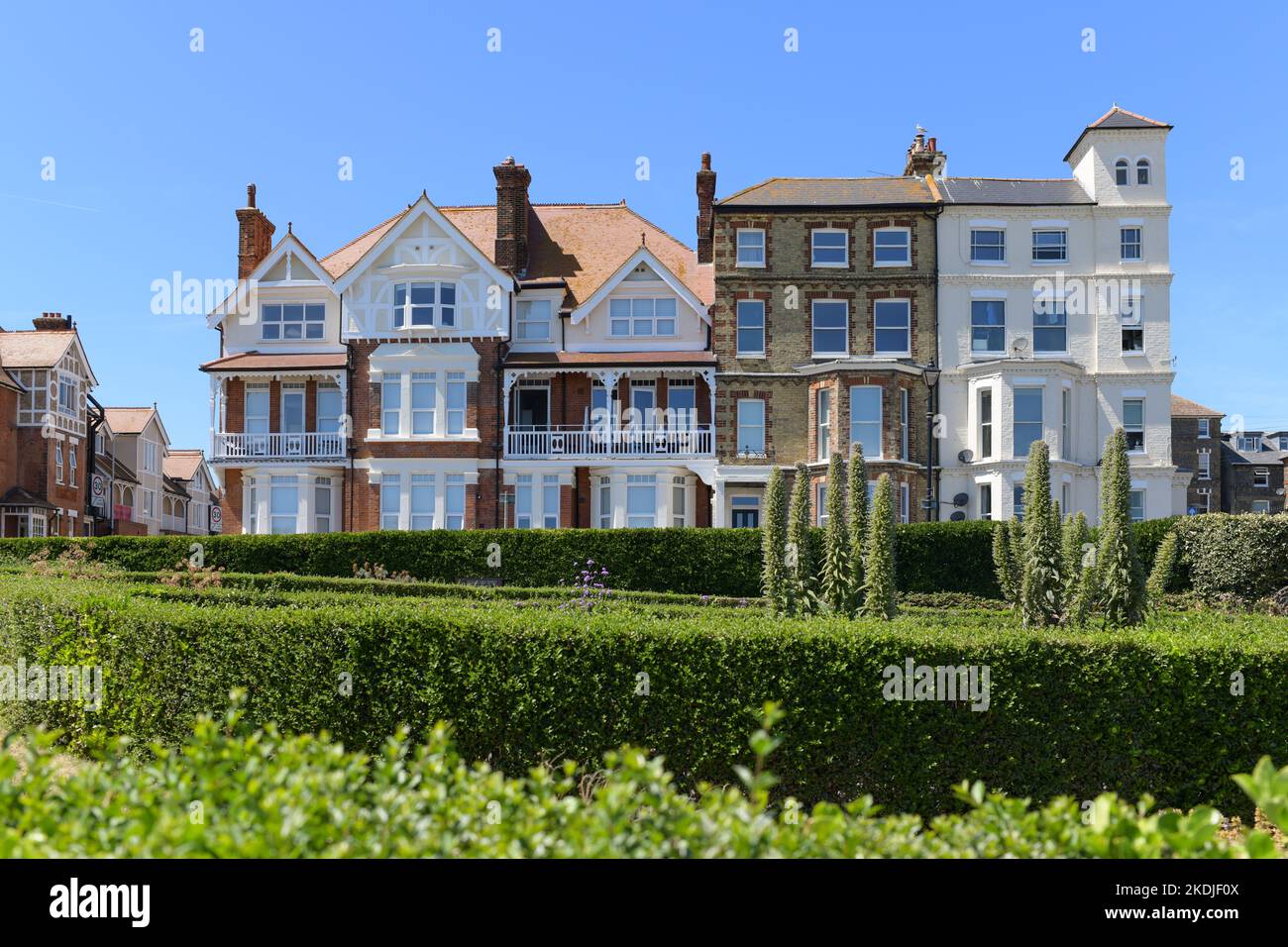 Maisons victoriennes et jardins Victoria, Victoria Parade, Broadescaliers, Kent, Angleterre, ROYAUME-UNI Banque D'Images