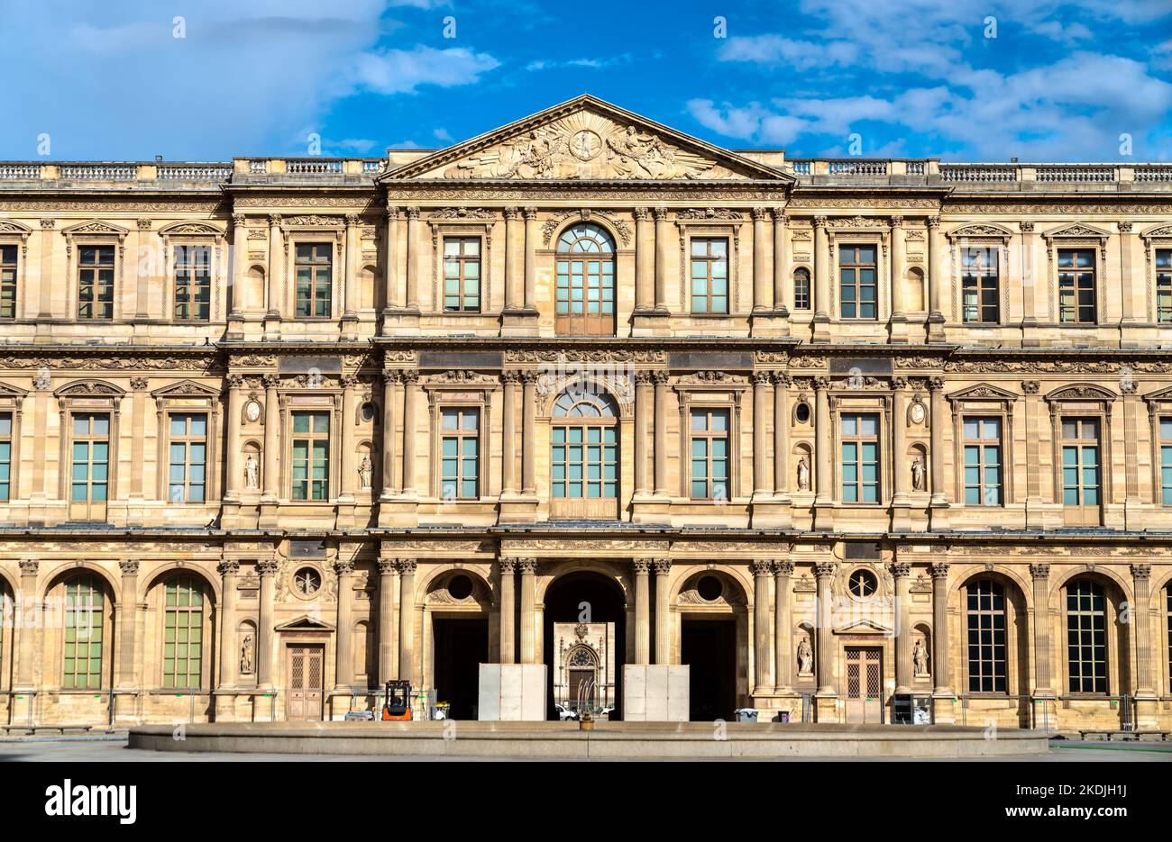 Le Musée du Louvre, une attraction touristique majeure de Paris, France Banque D'Images