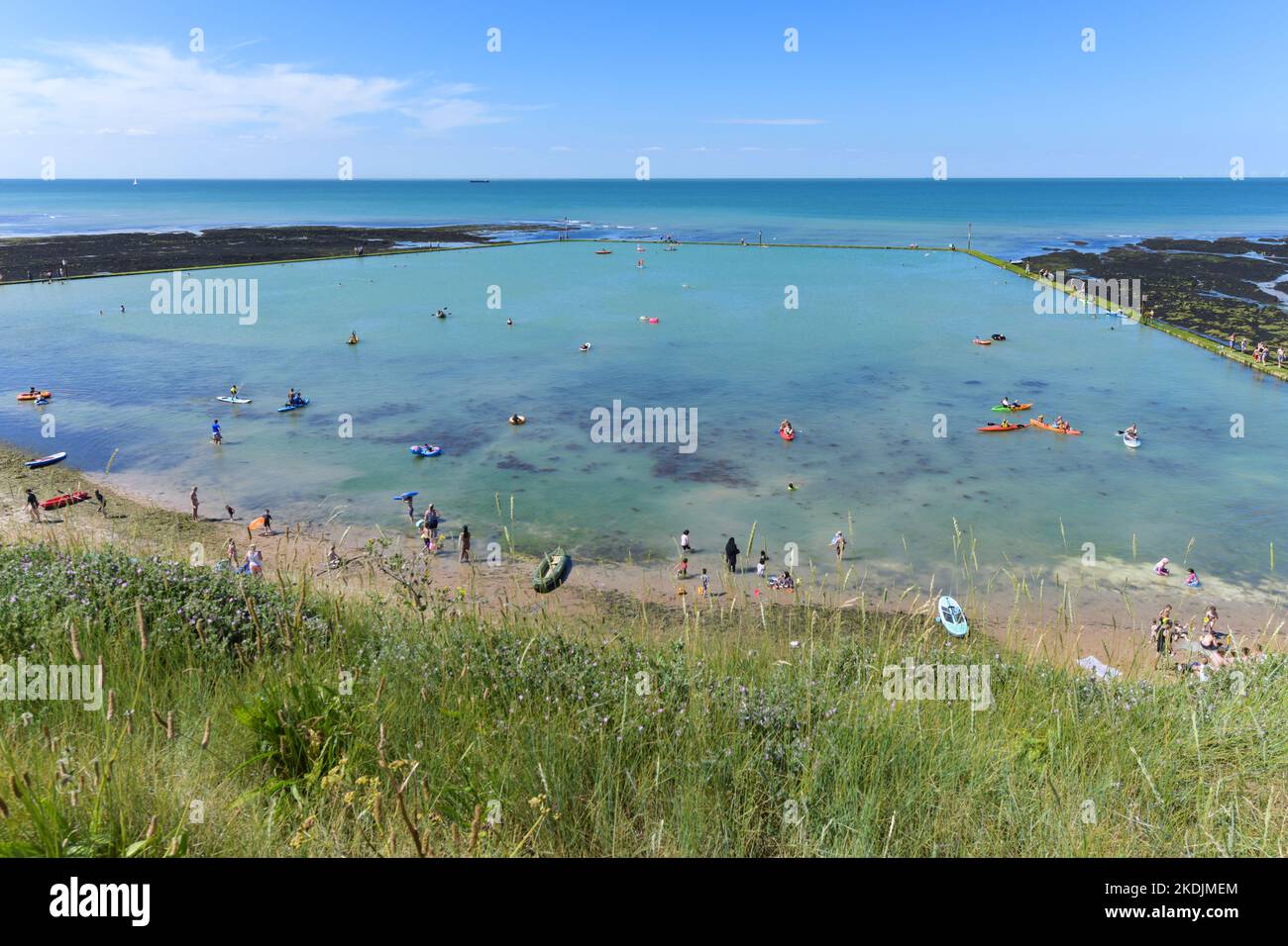 Piscine à marée de Walpole Bay en été, Margate, Kent, Angleterre, Royaume-Uni Banque D'Images