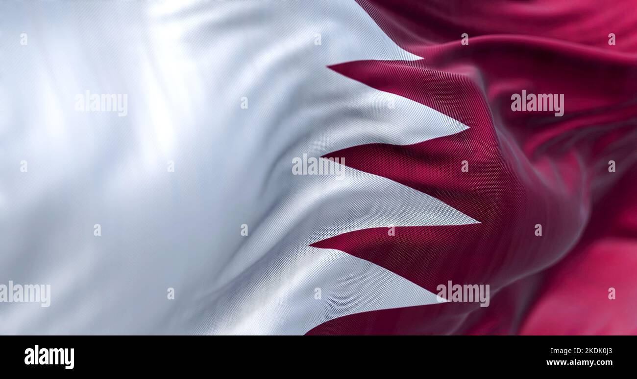 Vue rapprochée du drapeau national du Qatar. L'État du Qatar est un pays d'Asie occidentale. Arrière-plan texturé en tissu. Mise au point sélective. 3D illustration Banque D'Images