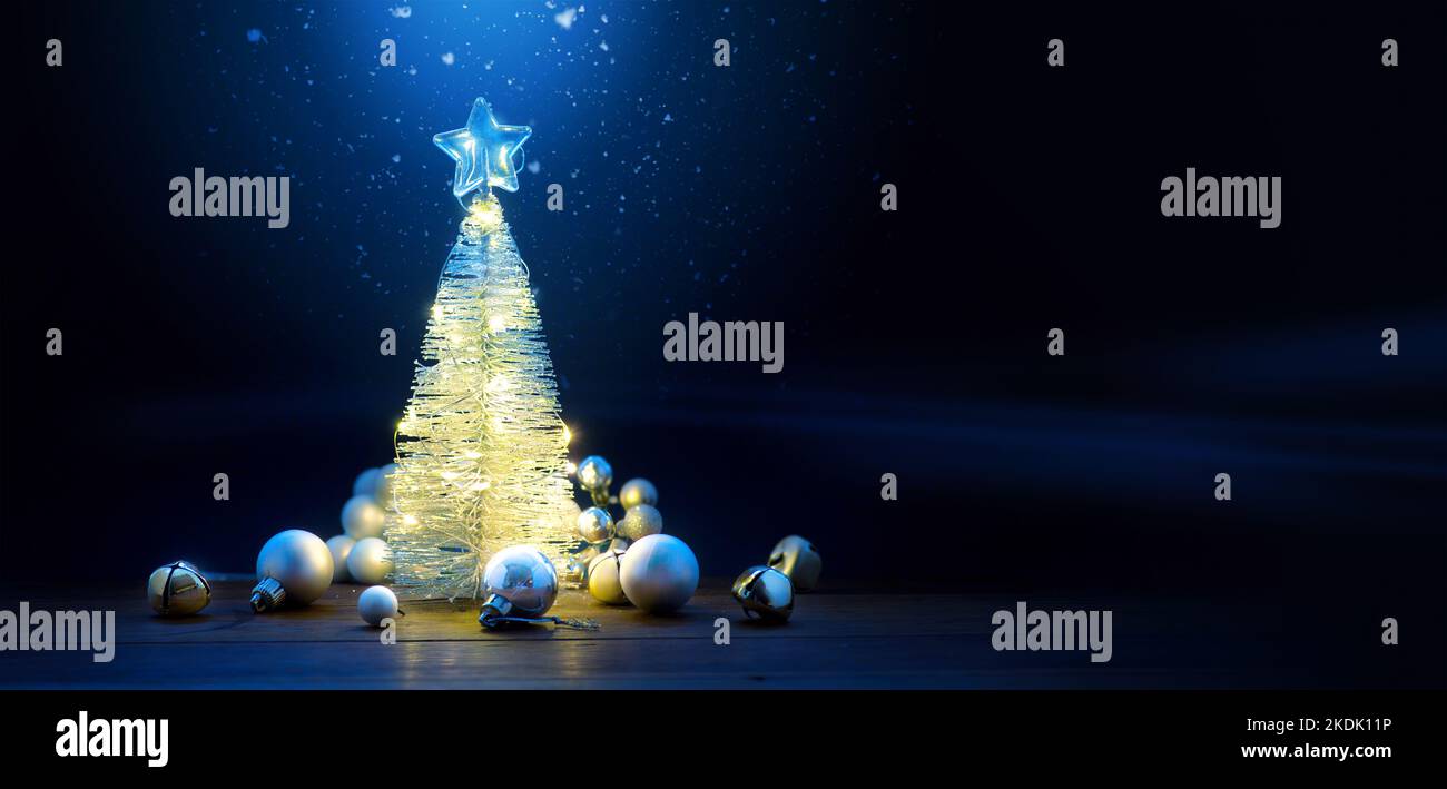Sapin de Noël et lumière de Noël. Motif banderole de Noël ou carte de vœux avec espace de copie Banque D'Images