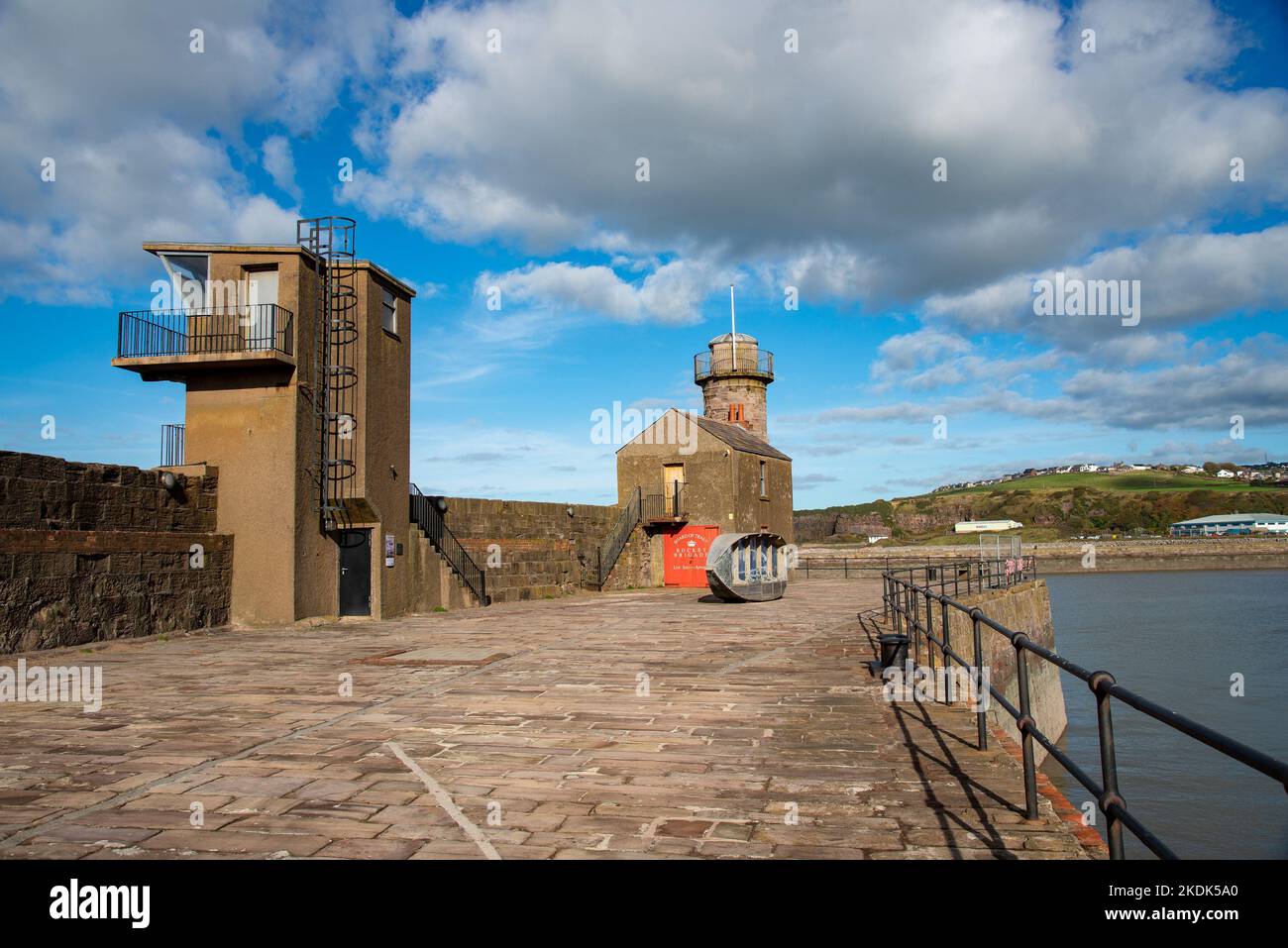 La tour Coastguard Lookout Tower et le bâtiment de la brigade de sauvetage bénévole de Whitehaven (la brigade Rocket), Whitehaven, Cumbria, Royaume-Uni Banque D'Images