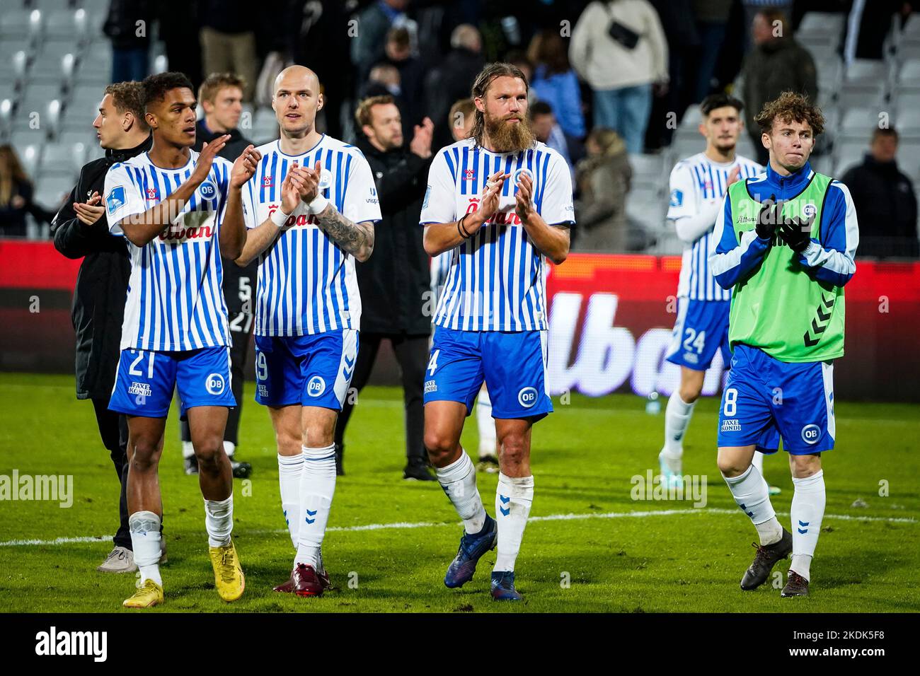 Odense, Danemark. 06th novembre 2022. Les joueurs de OB remercient les fans après le match Superliga 3F entre Odense Boldklub et Broendby IF au Parc d'énergie nature à Odense. (Crédit photo : Gonzales photo/Alamy Live News Banque D'Images