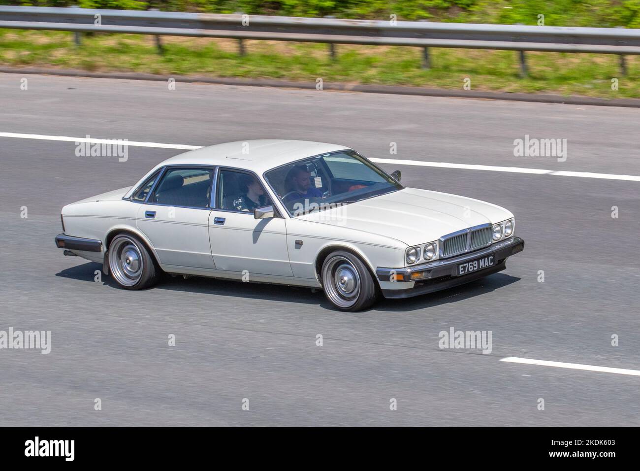 1987, 80s, années quatre-vingt, berline de luxe XJ6 4dr White British Jaguar Banque D'Images