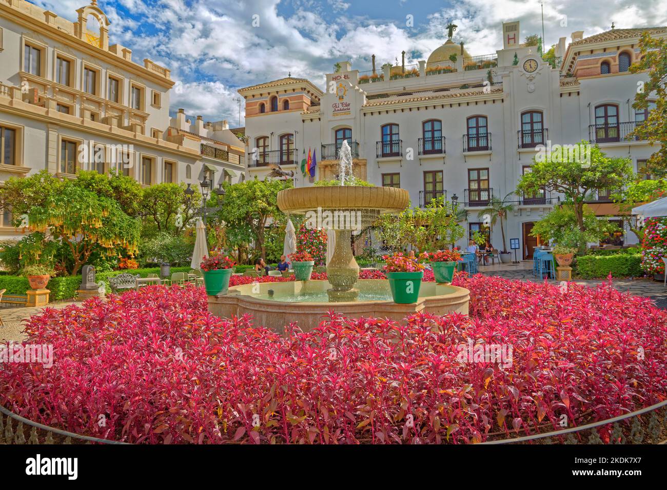 Plaza de las Flores dans la vieille ville d'Estepona, sur la Costa del sol, dans la province andalouse de Malaga, en Espagne. Banque D'Images