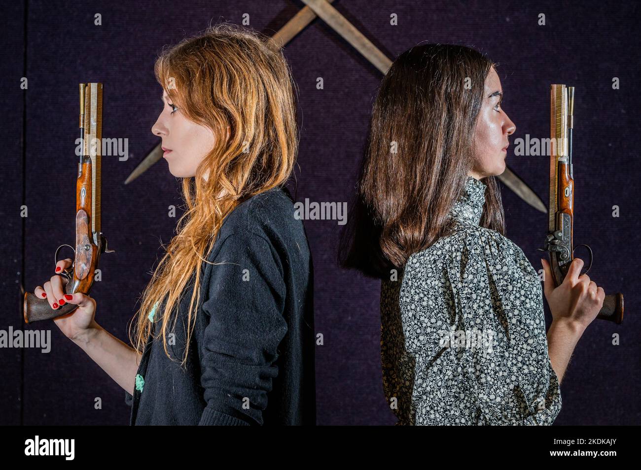 Londres, Royaume-Uni. 7th novembre 2022. Une paire de pistolets Dueling à percussion 36-Bore, rares et anciens, par J. Purdey de Londres, nos 968 et 969 pour 1826, est £10 000-15 000 - Aperçu des ventes d'armes et d'armures de Bonhams à la salle Knightsesbridge. Les ventes ont lieu le 9-10 novembre à Knightsbridge. Crédit : Guy Bell/Alay Live News Banque D'Images