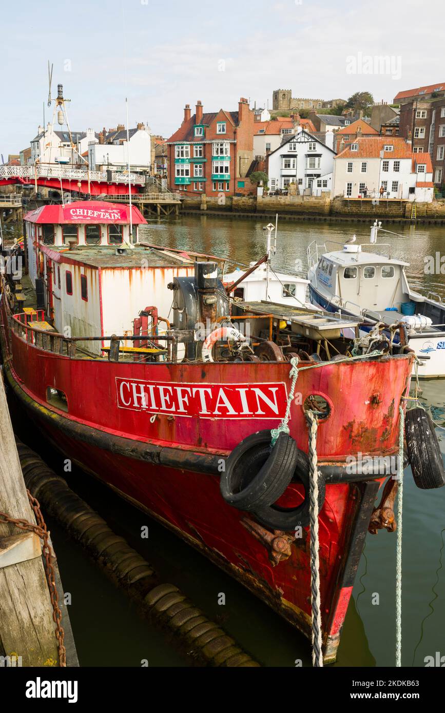 WHITBY, Royaume-Uni - 21 septembre 2022. Vieux bateau de pêche Chieftain dans le port de Whitby, North Yorkshire, Royaume-Uni Banque D'Images