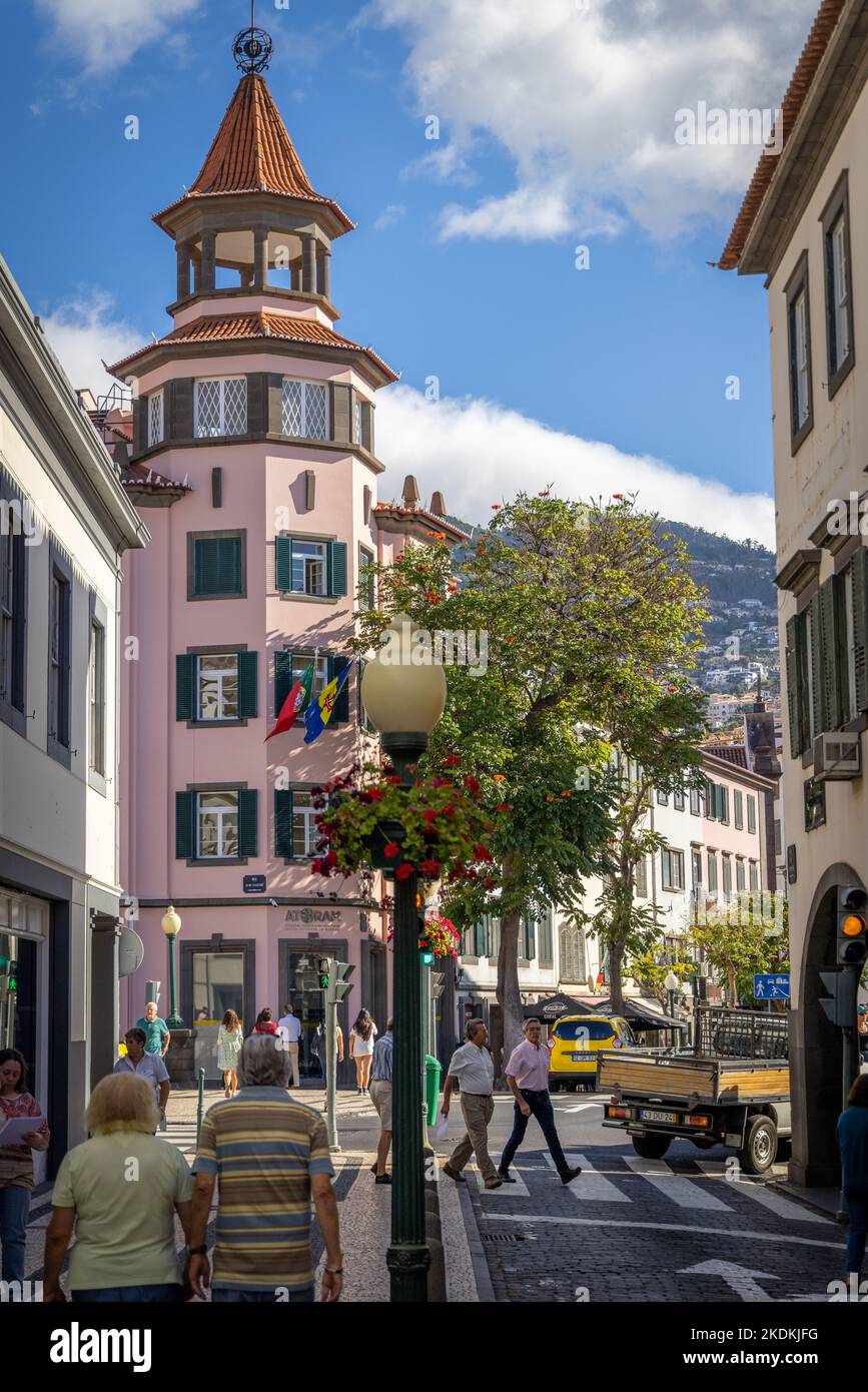 Vue sur la rue autour de Funchal, Madère, Portugal. Banque D'Images