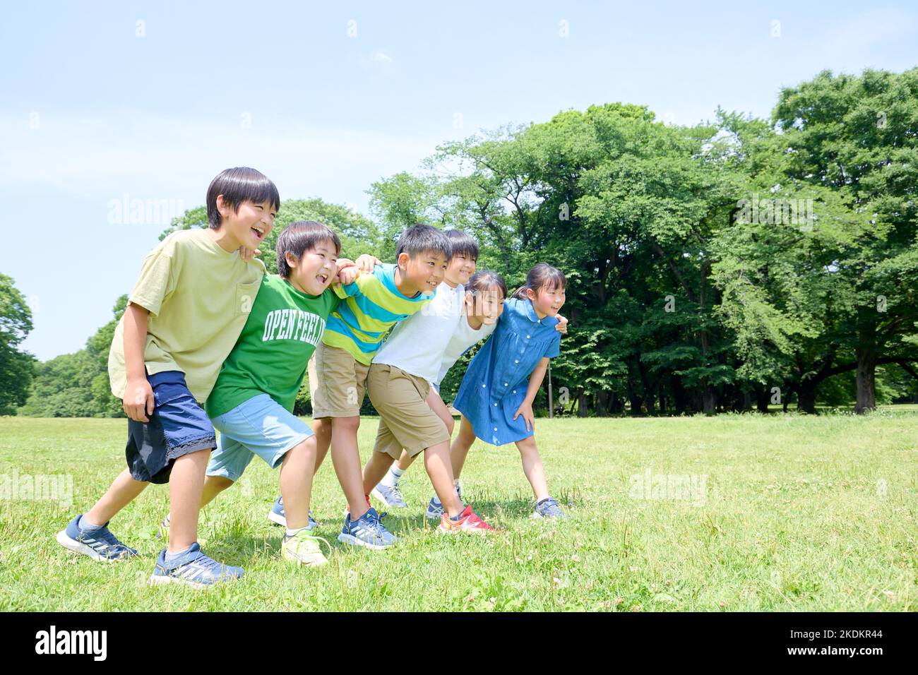 Enfants japonais au parc de la ville Banque D'Images