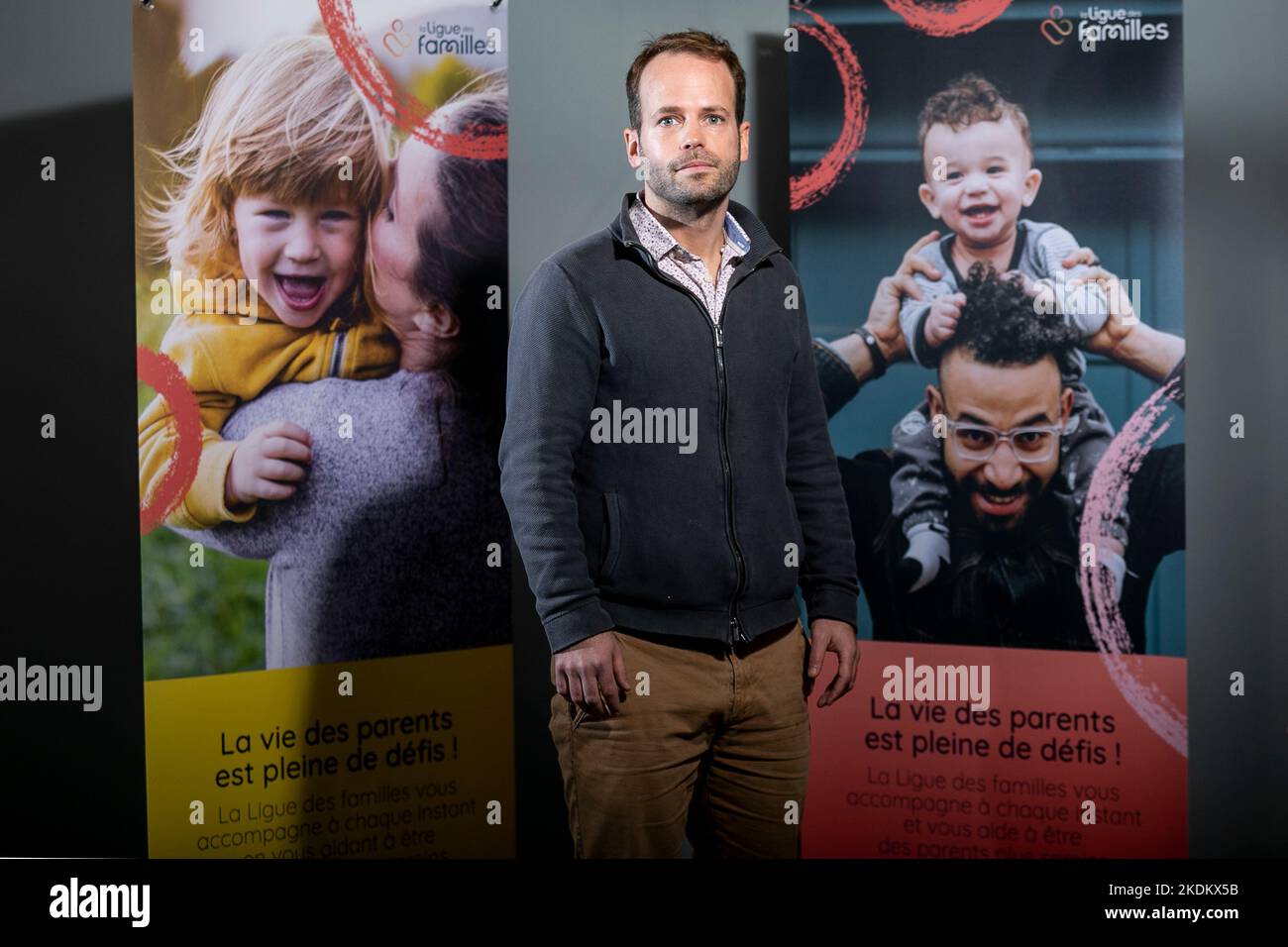 Hachez Damien et pose pour le photographe un photoshoot au siège de la Ligue des familles, à Bruxelles, le lundi 07 novembre 2022. BELGA PHOTO HATIM KAGHAT Banque D'Images