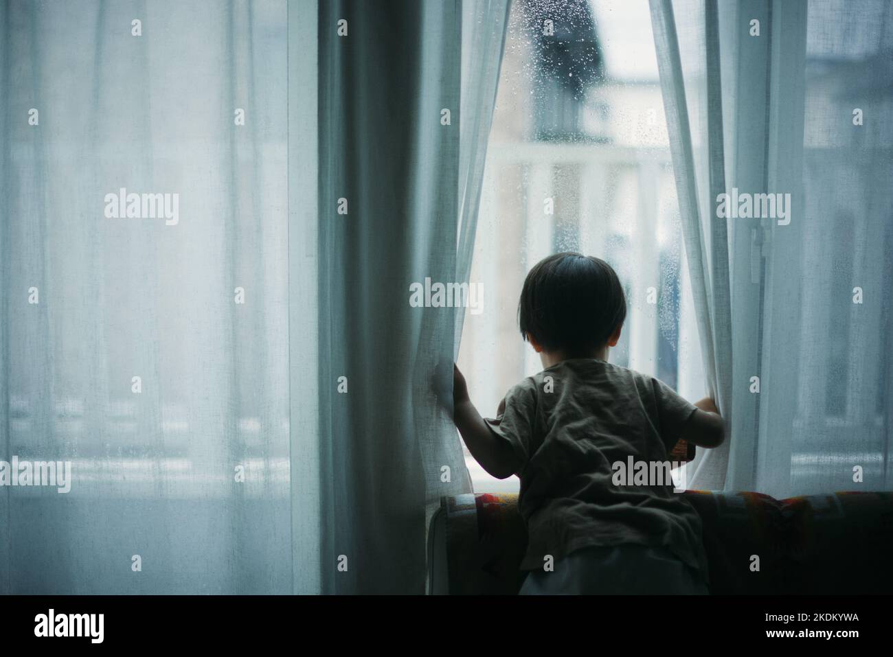 Kid japonais à la maison Banque D'Images