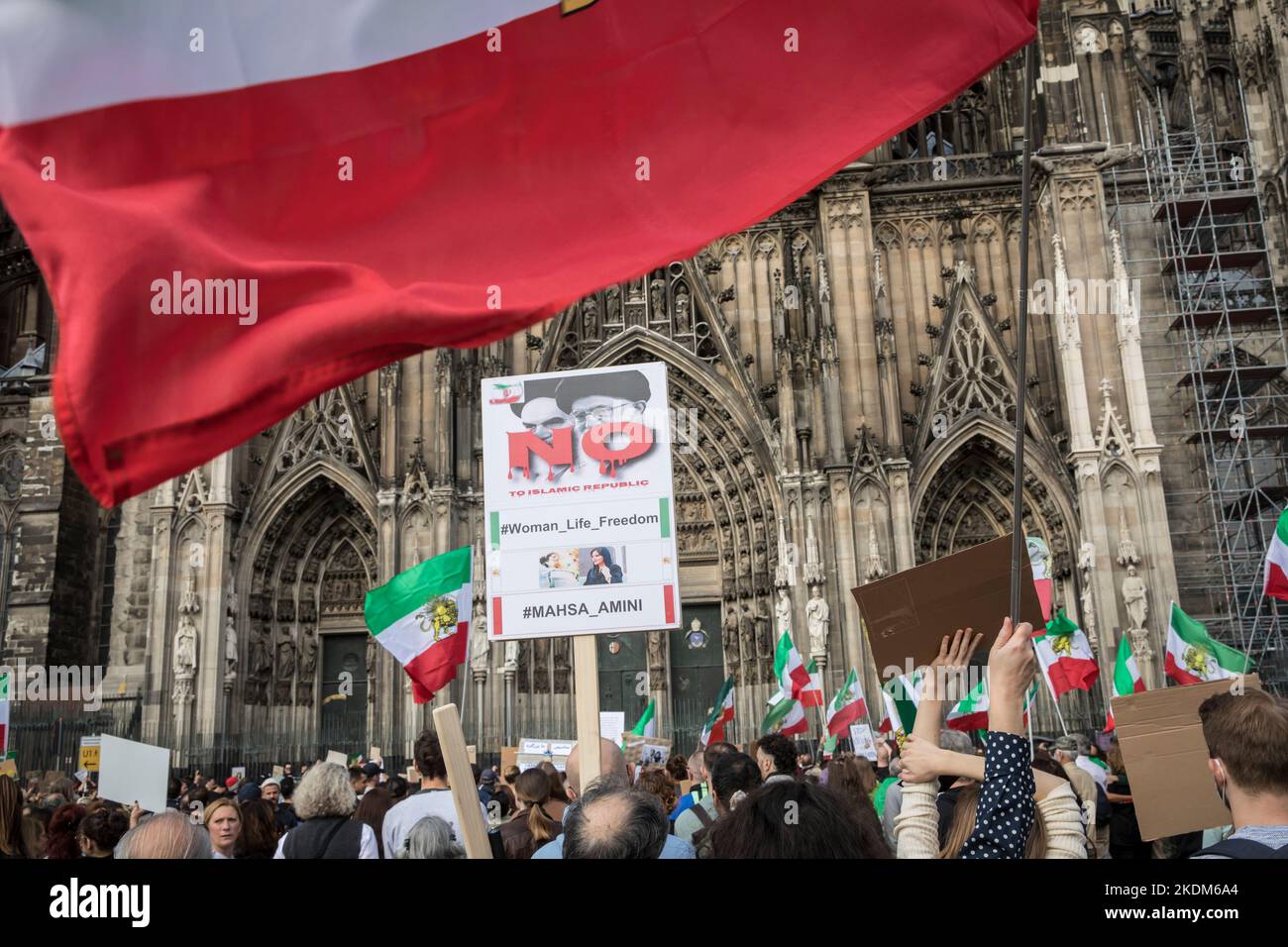Manifestation et rassemblement en solidarité avec les femmes protestataires en Iran, slogan de protestation «femme. La vie. Freedom.', Cologne, Allemagne, 29.10.2022. Démonstrat Banque D'Images