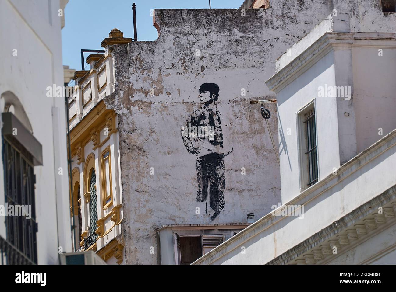 Sevilla, Espagne - 06 06 2014: street art sur un mur blanc montrant un torréghter dans le style graffiti Banque D'Images