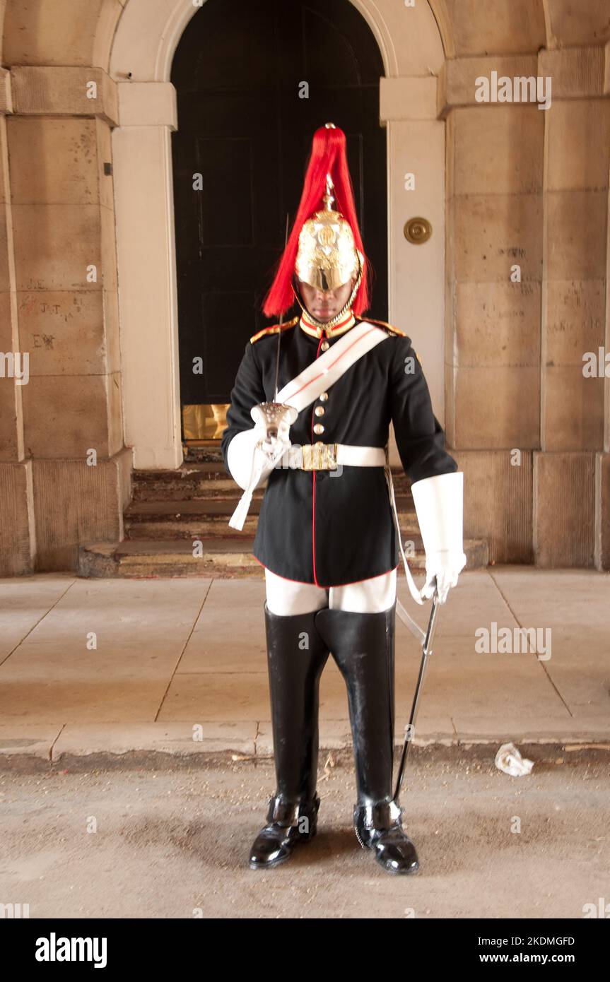 Figurines TIMPO Gardes Anglais Royal Guards Avec Cheval Et Guérite – Occasion