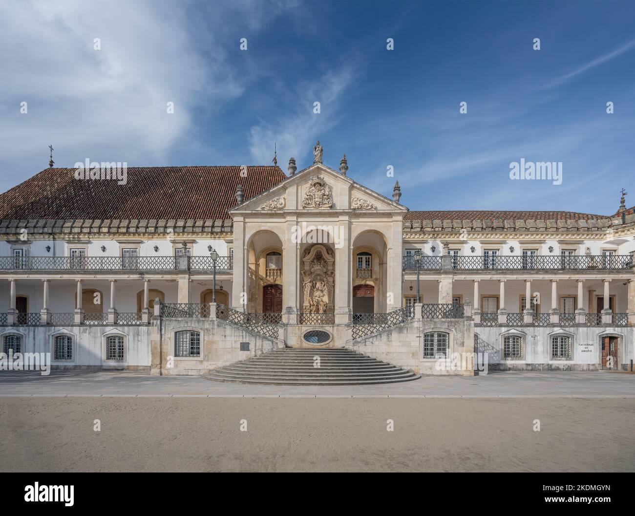 Ancienne façade du Palais Royal (via Latina) à l'Université de Coimbra Cour - Coimbra, Portugal Banque D'Images