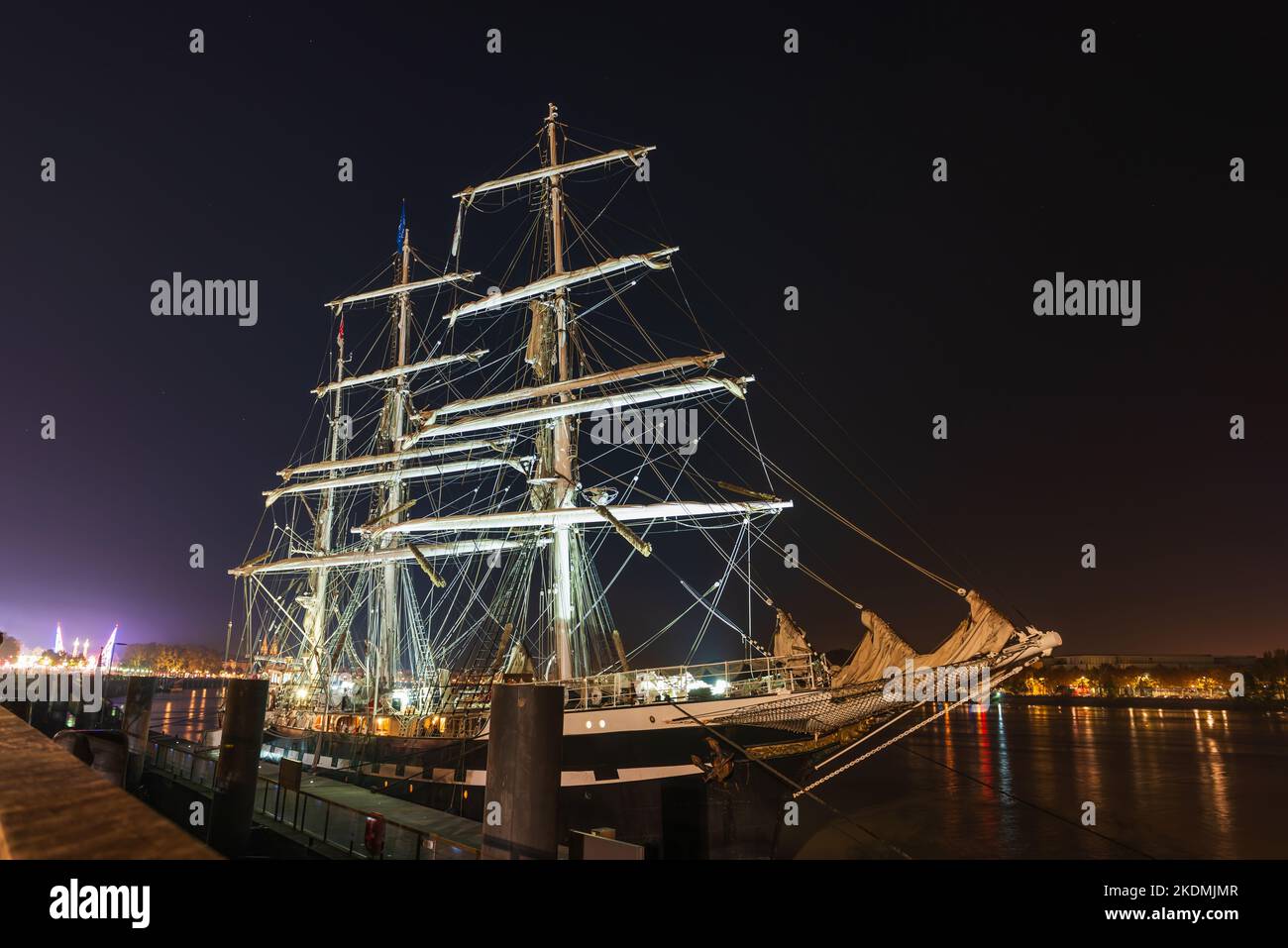 Ancien voilier le Belem coulait à Bordeaux la nuit, en Gironde, en Nouvelle-Aquitaine, France Banque D'Images