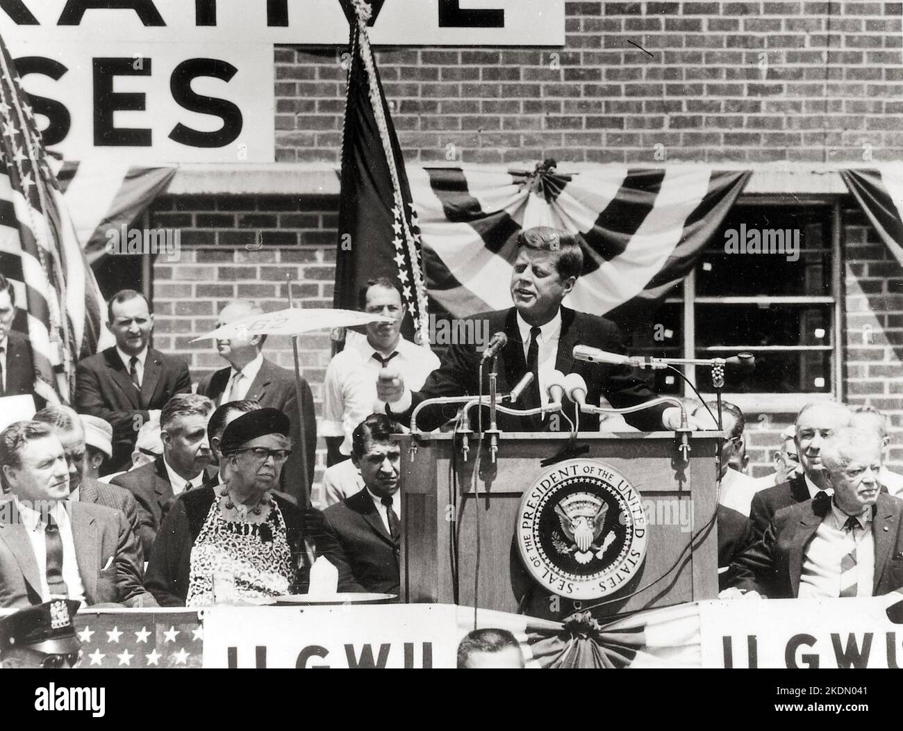 Eleanor Roosevelt, Nelson Rockefeller, John F. Kennedy et David Dubinsky à New York le 19 mai 1962 Banque D'Images