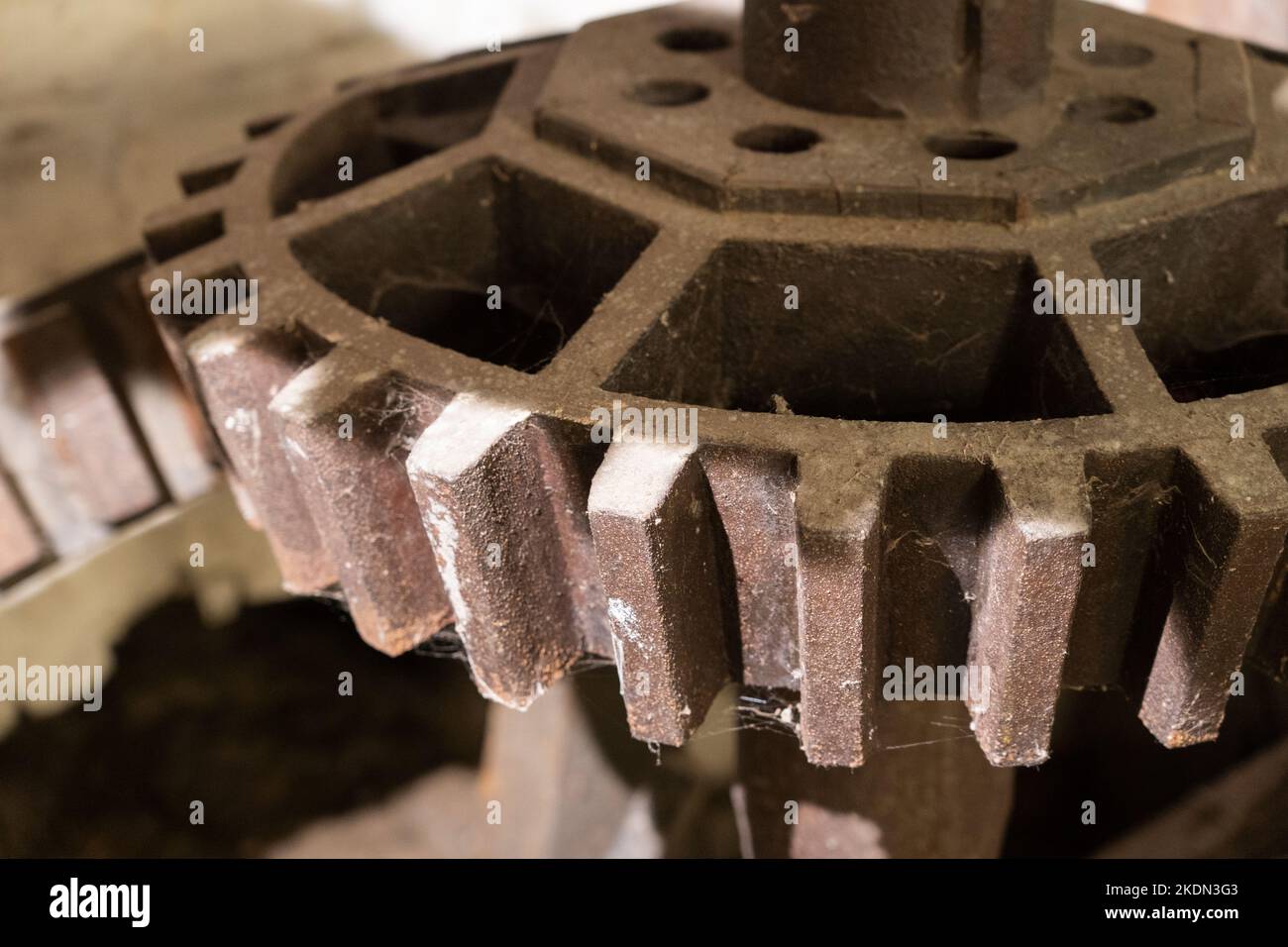 Engrenages et roues dentées faisant partie de l'ancienne machine de l'usine Millstone, Bartons Mill, Old Bashing, Basingstoke, Royaume-Uni Banque D'Images
