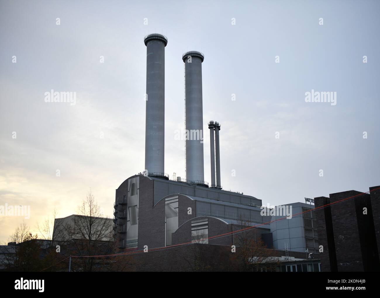 Berlin, Allemagne. 7th novembre 2022. Photo prise le 7 novembre 2022 montre une usine à Berlin, Allemagne. En dépit de la flambée des prix de l'énergie et des problèmes de chaîne d'approvisionnement en cours, la production industrielle en Allemagne a augmenté de 0,6 pour cent en septembre d'un mois sur l'autre, a déclaré l'Office fédéral de la statistique (Destitis) lundi. Crédit: REN Pengfei/Xinhua/Alay Live News Banque D'Images