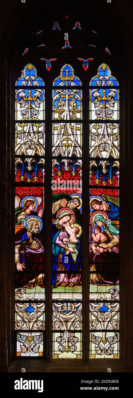 Vitrail représentant la sainte parenté. Notre-Dame de Luxembourg (Cathédrale notre-Dame de Luxembourg). Banque D'Images Vitrail représentant la sainte parenté. Notre-Dame de Luxembourg (Cathédrale notre-Dame de Luxembourg). Banque D'Images