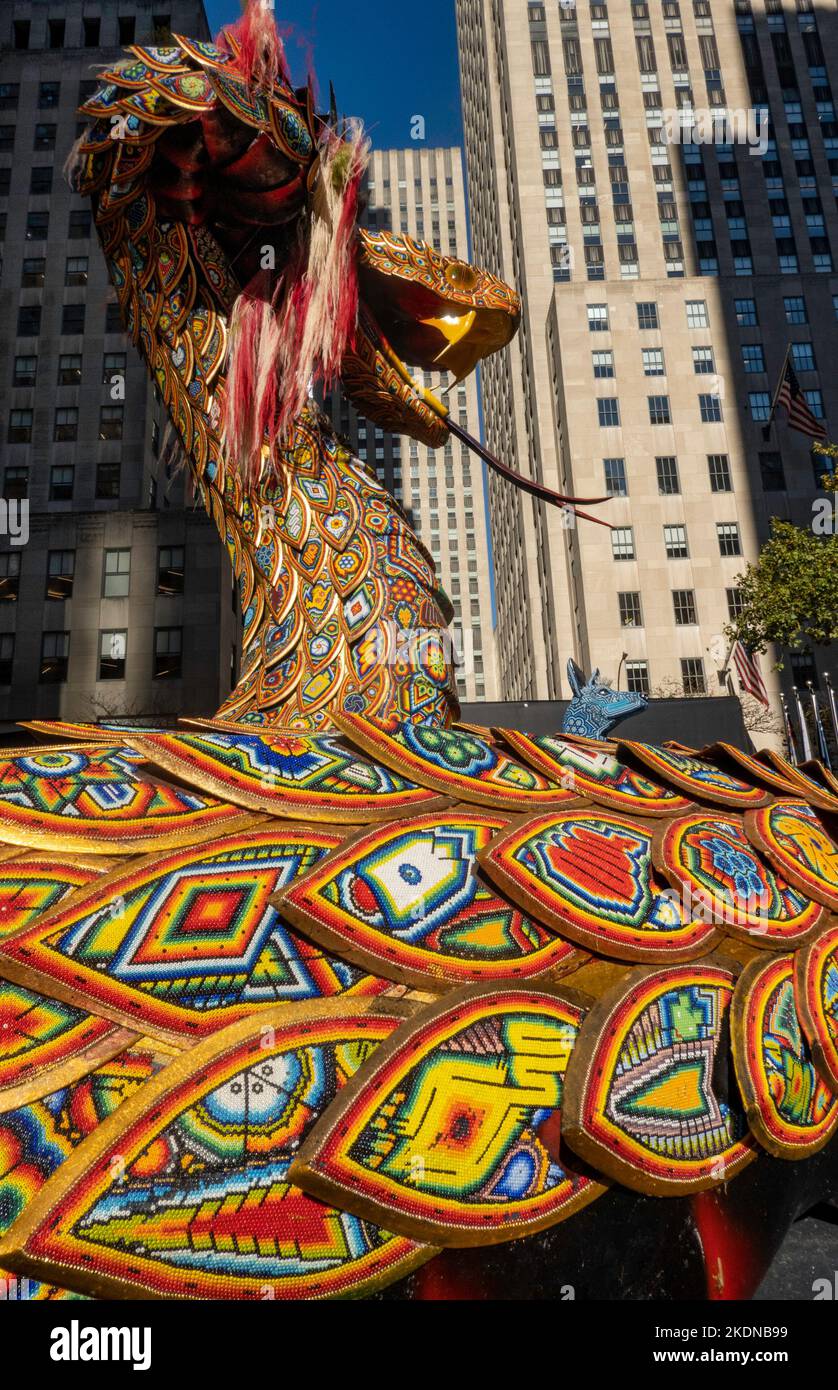 La semaine du Mexique est célébrée à Rockefeller avec Menchaca Studio Artwork, New York City, USA 2022 Banque D'Images