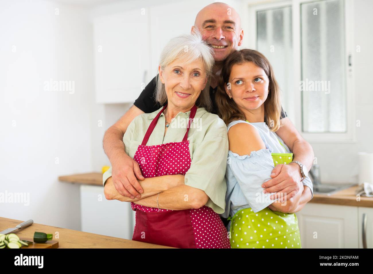 Photo de groupe d'une famille heureuse à la maison Banque D'Images