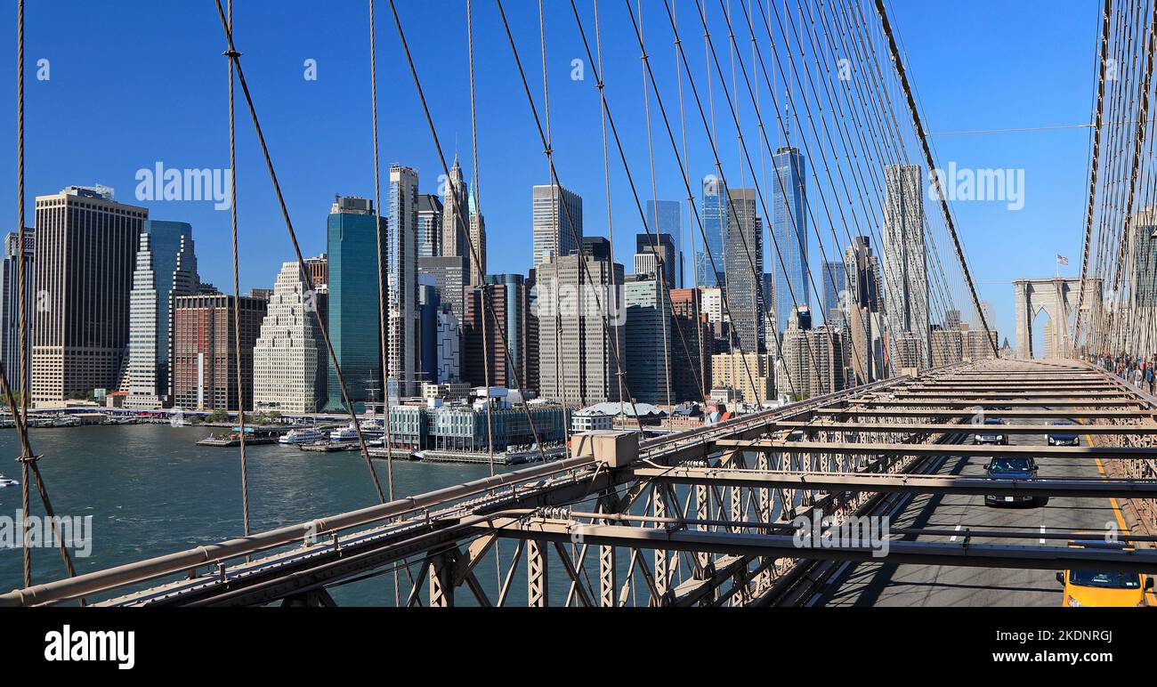 Brooklyn Bridge et Lower Manhattan Skyline à New York, États-Unis Banque D'Images