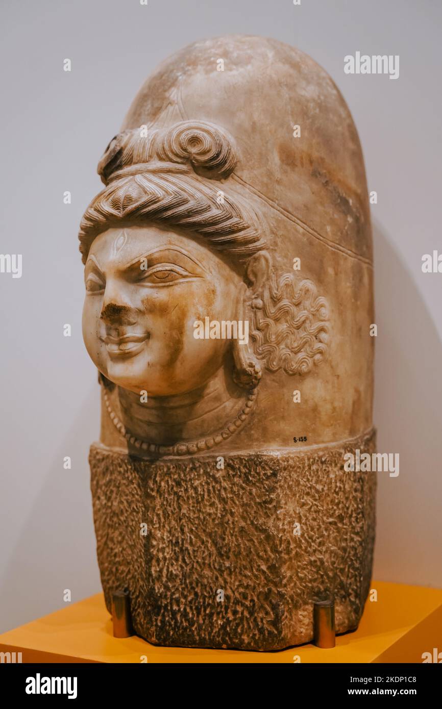 Ekamukhalinga, Shiva linga avec une face, une face unique de Shiva, sculpture en marbre, période shahi, 9th siècle Banque D'Images