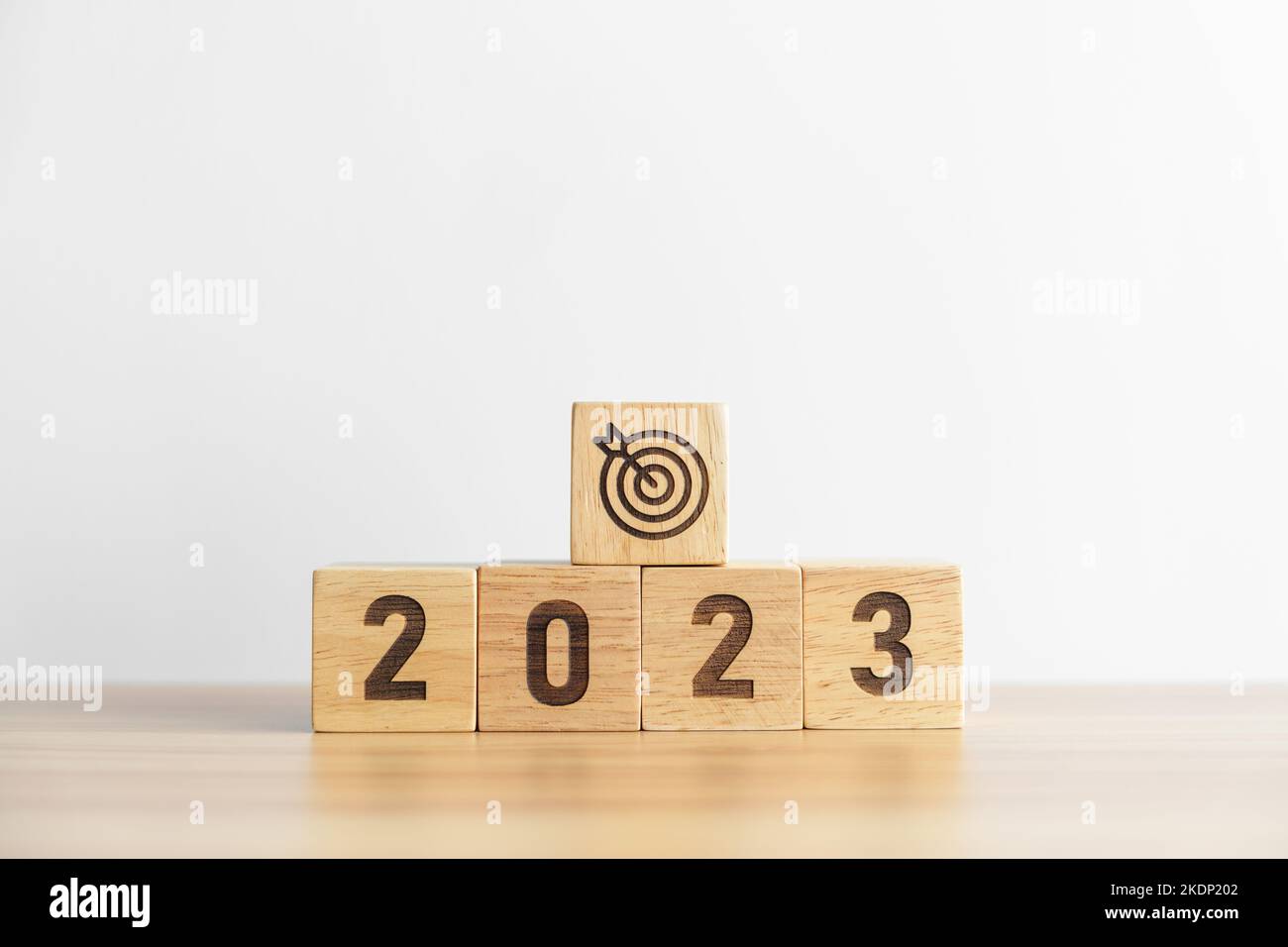 2023 bloc avec icône de plan de travail. Objectif, cible, résolution ...