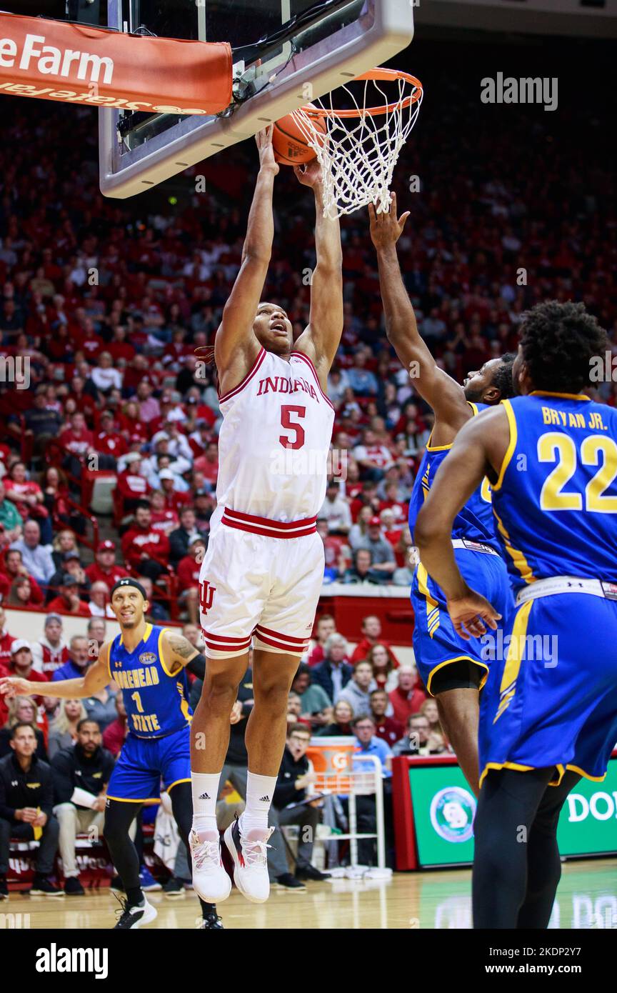 Bloomington, États-Unis. 07th novembre 2022. Indiana Hoosiers avance Malik Reneau (5) contre l'État de Morehead lors d'un match de basket-ball NCAA à l'Assembly Hall de Bloomington. IU Beat Morehead 88-53. Crédit : SOPA Images Limited/Alamy Live News Banque D'Images