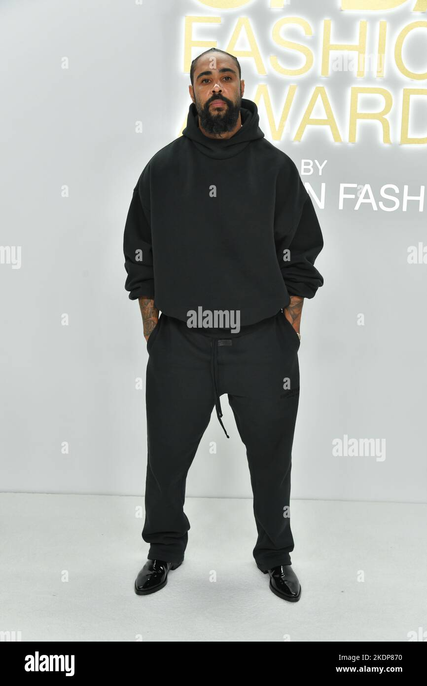 Street style, Jerry Lorenzo arriving at Y3 Fall-Winter 2017-2018 menswear  show held at Palais de Tokyo, in Paris, France, on January 22, 2017. Photo  by Marie-Paola Bertrand-Hillion/ABACAPRESS.COM Stock Photo - Alamy