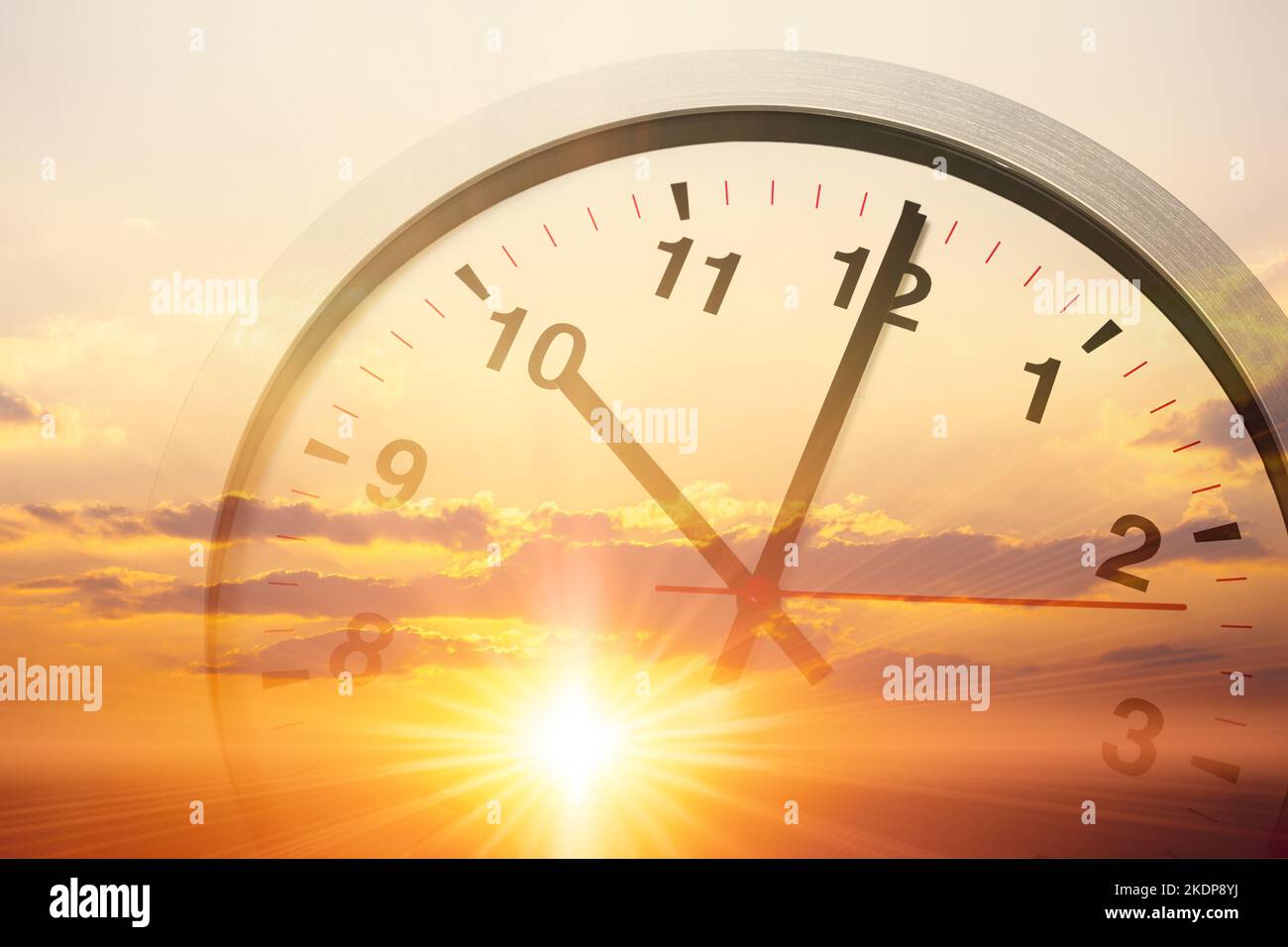 lever du soleil avec cadran d'horloge pour le concept de l'heure de la journée de début Banque D'Images