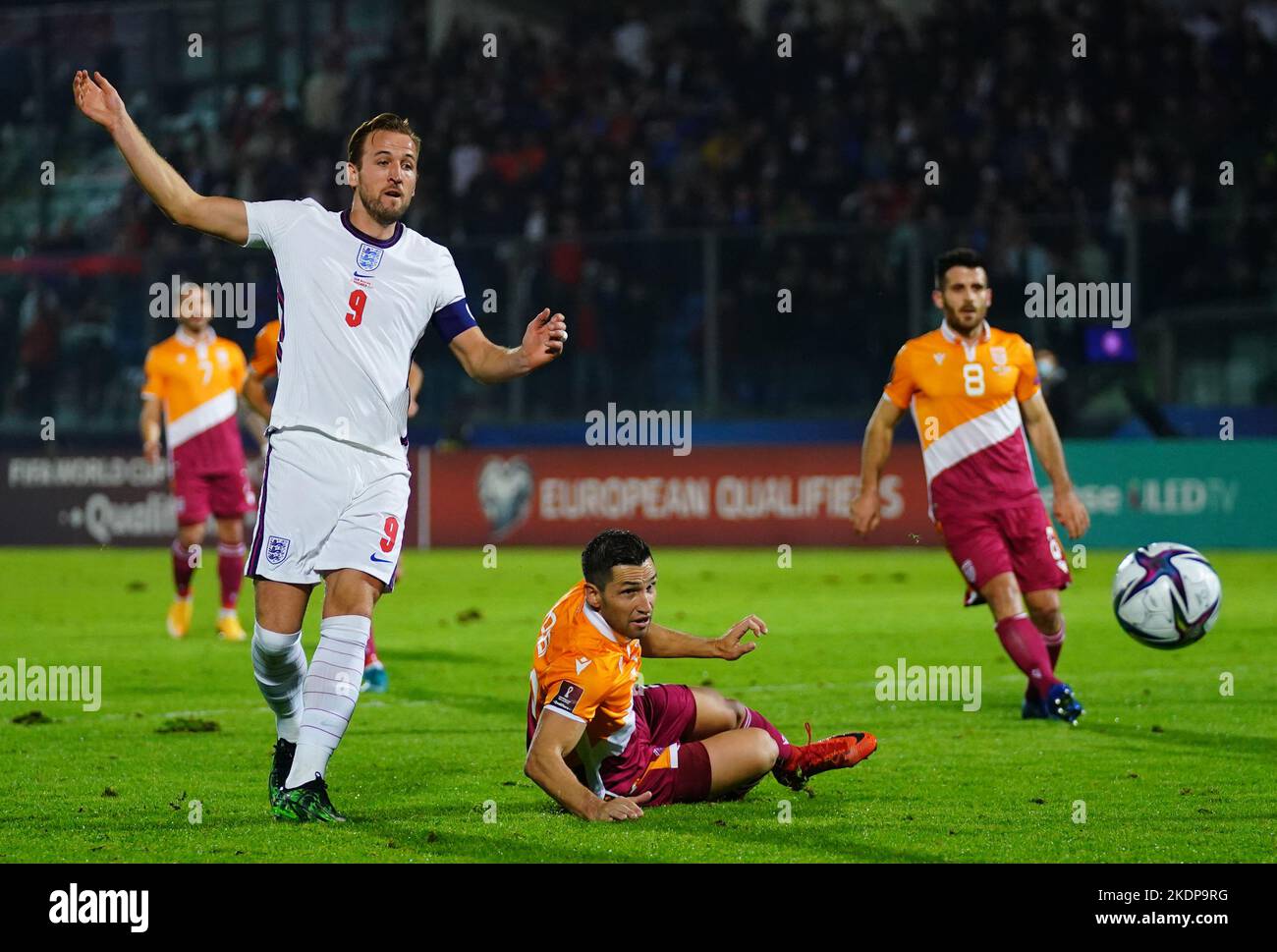 Photo du dossier datée du 15-11-2021 de l'Angleterre Harry Kane marquant le quatrième but de leur côté contre Saint-Marin. La qualification était tout sauf terminée avant le voyage à Saint-Marin mais un endroit au Qatar était assuré avec style. Date de publication : mardi 8 novembre 2022. Banque D'Images